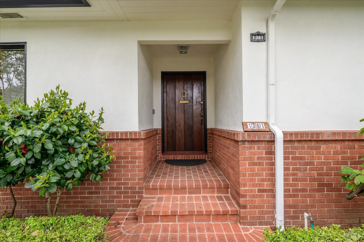 Detail Gallery Image 5 of 36 For 1361 Mariposa St, Vallejo,  CA 94590 - 3 Beds | 2 Baths
