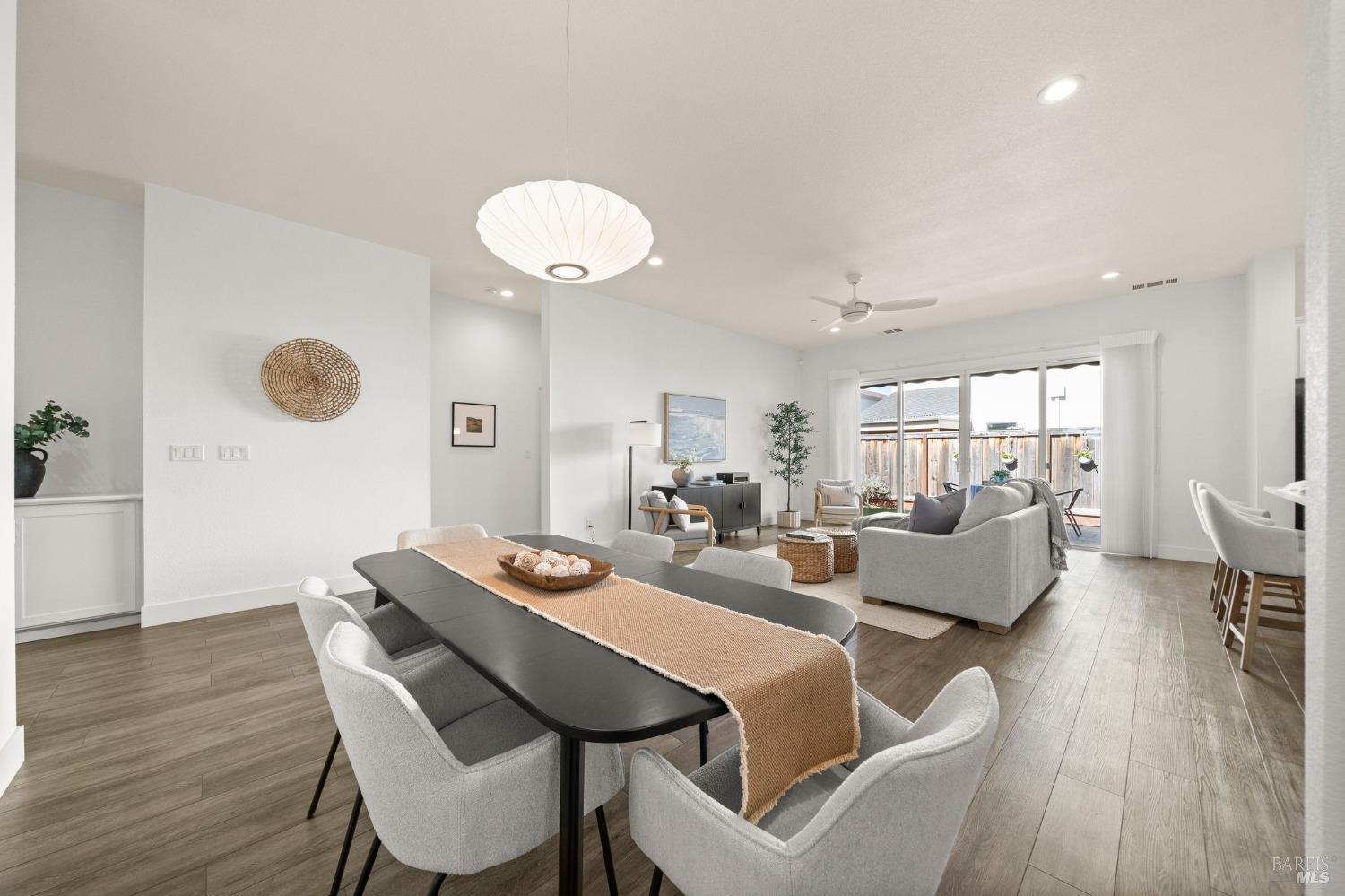 Detail Gallery Image 6 of 39 For 1443 Acorn Way, Windsor,  CA 95492 - 3 Beds | 2 Baths