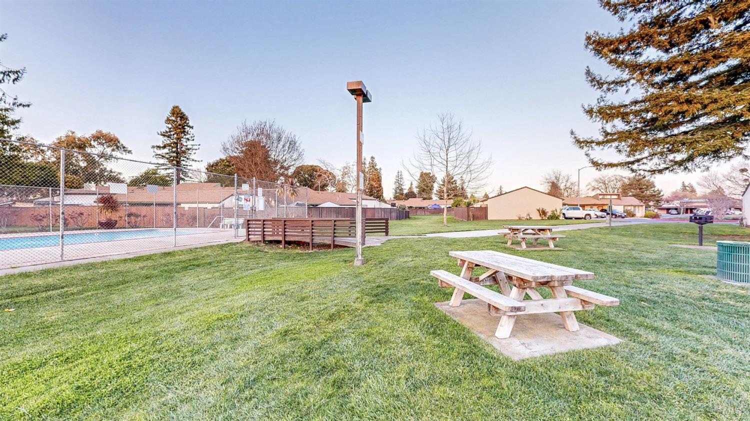 Detail Gallery Image 19 of 25 For 727 Rockwell Pl, Santa Rosa,  CA 95401 - 2 Beds | 1/1 Baths