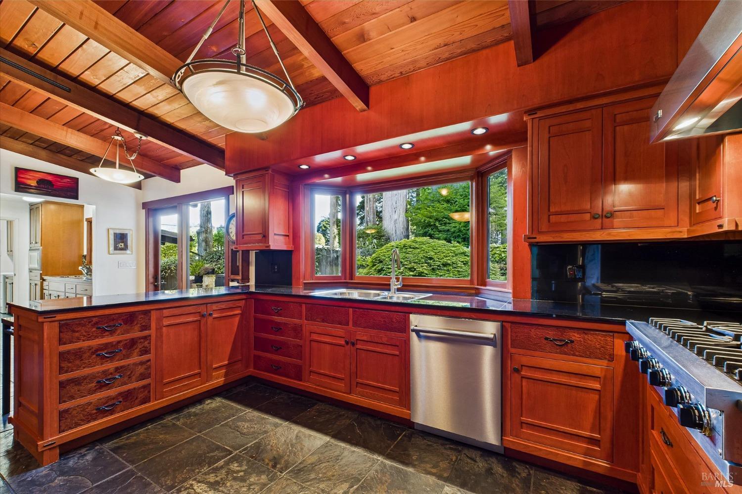 Detail Gallery Image 22 of 78 For 2300 S St, Eureka,  CA 95501 - 4 Beds | 3 Baths