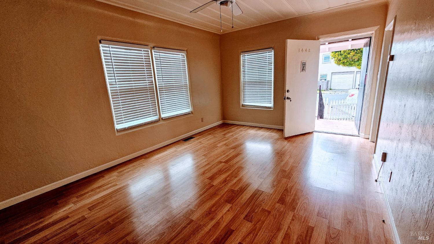 Detail Gallery Image 2 of 15 For 1448 Rice St #A,  Vallejo,  CA 94590 - 1 Beds | 1 Baths