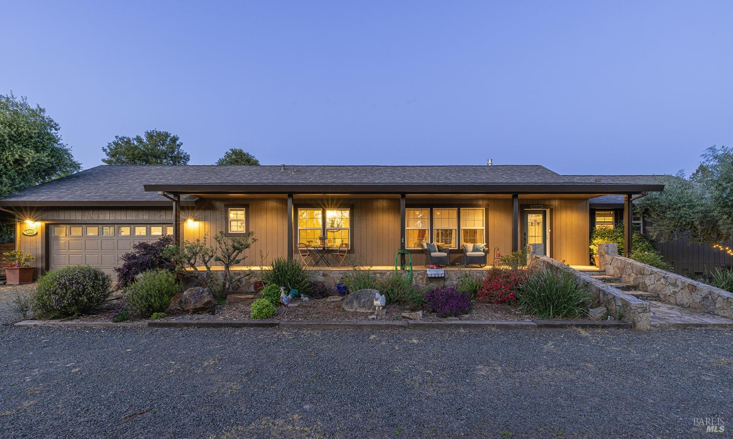 Detail Gallery Image 10 of 81 For 1040 Berry Ln, Napa,  CA 94558 - 2 Beds | 2/1 Baths