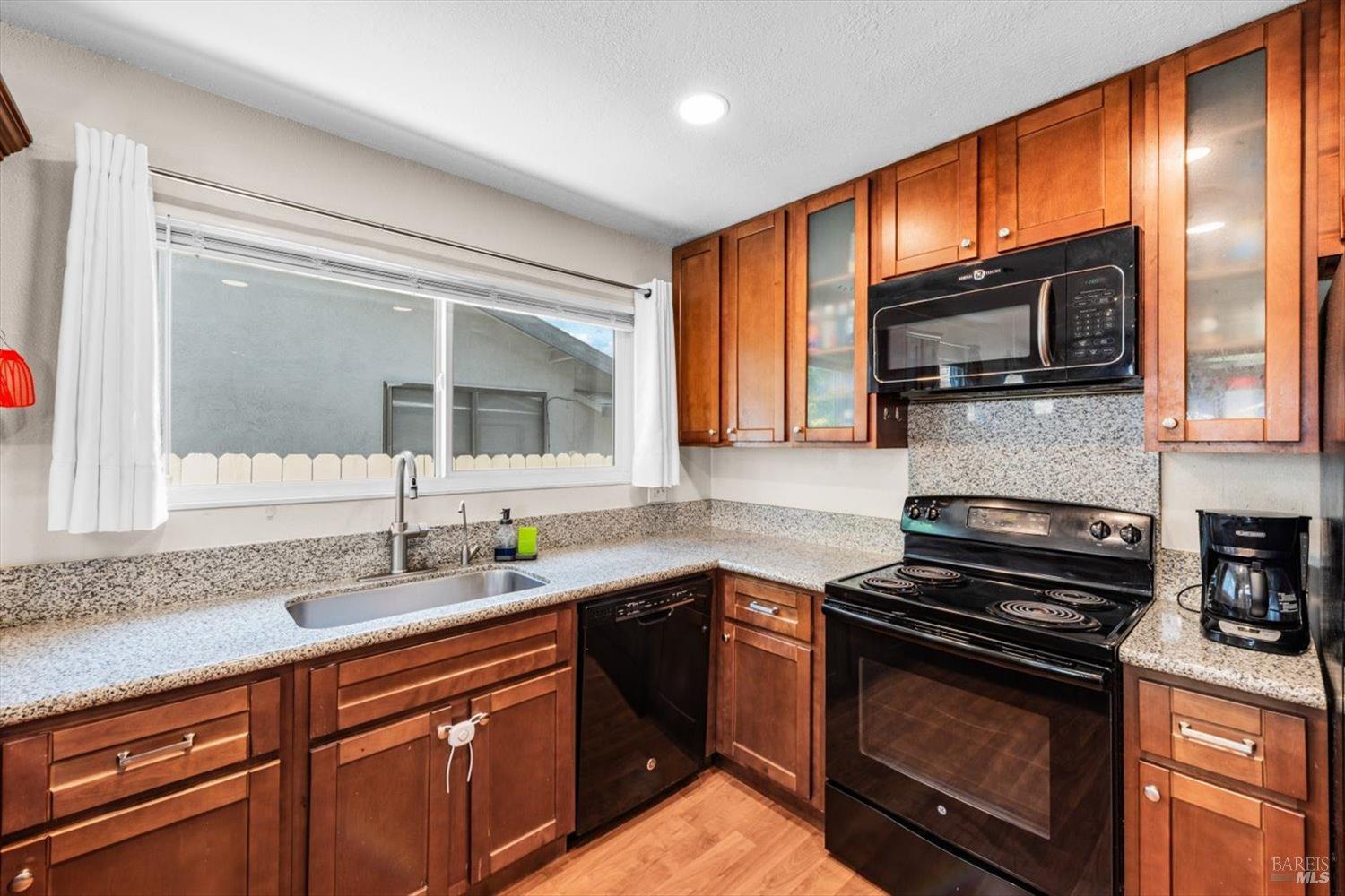 Detail Gallery Image 9 of 52 For 285 Cascade Dr, Vacaville,  CA 95687 - 5 Beds | 3 Baths