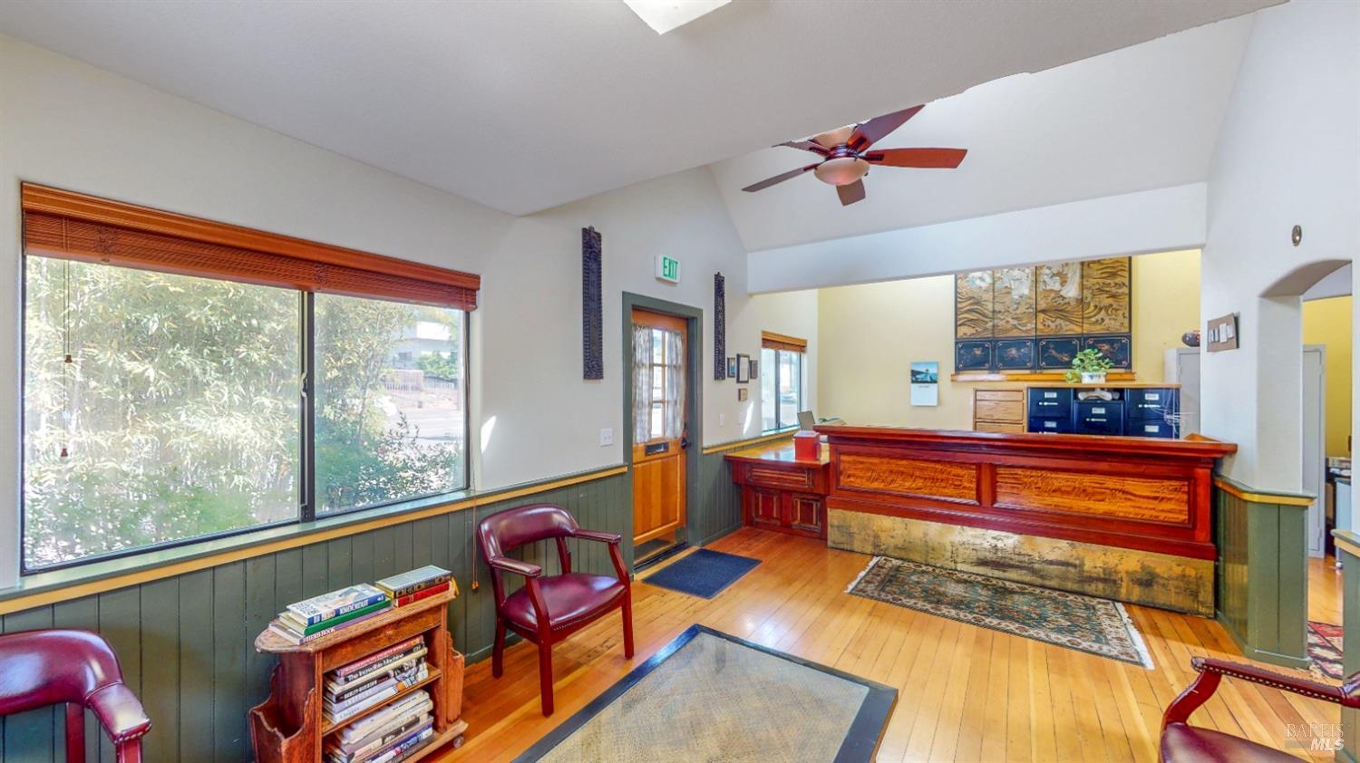 Detail Gallery Image 6 of 27 For 733 Healdsburg Ave, Healdsburg,  CA 95448 - 3 Beds | 2/2 Baths