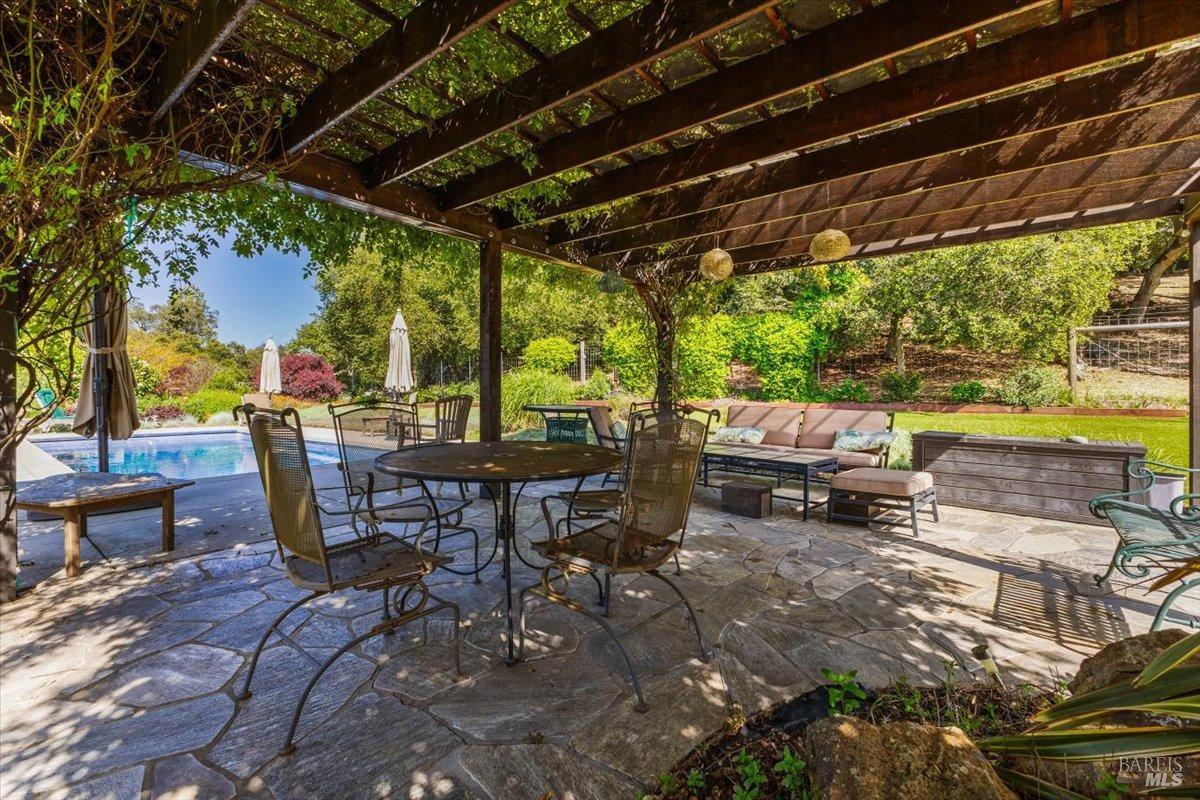 Detail Gallery Image 59 of 71 For 100 Zachary Ln, Santa Rosa,  CA 95404 - 3 Beds | 4 Baths