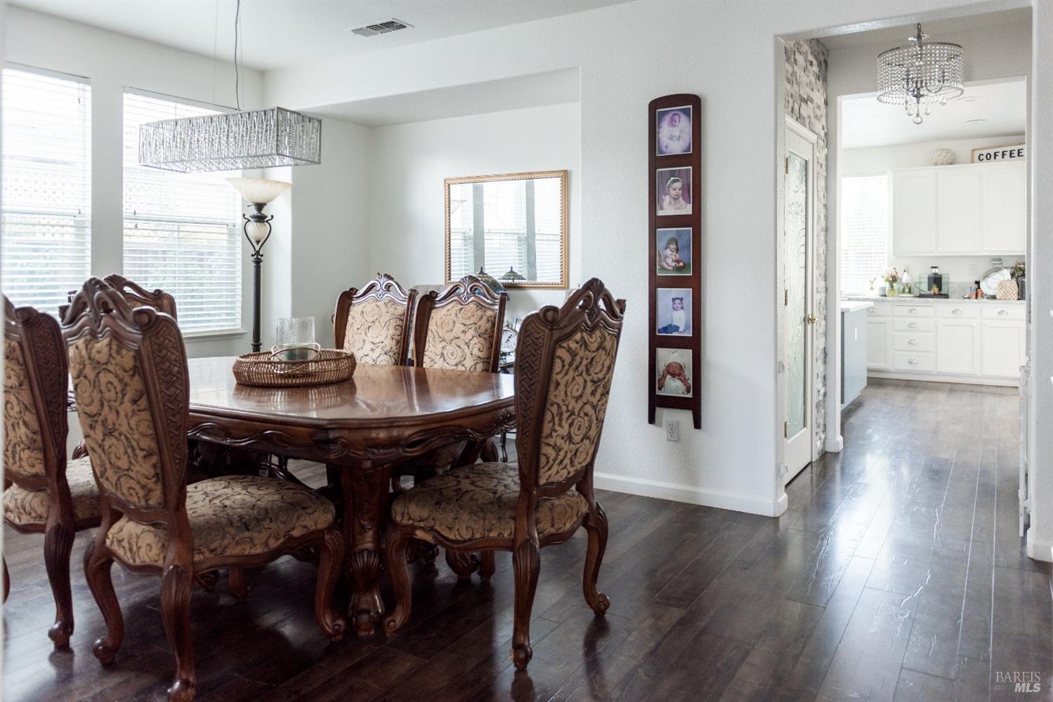 Detail Gallery Image 7 of 34 For 448 Royal Tern Dr, Vacaville,  CA 95687 - 6 Beds | 3 Baths