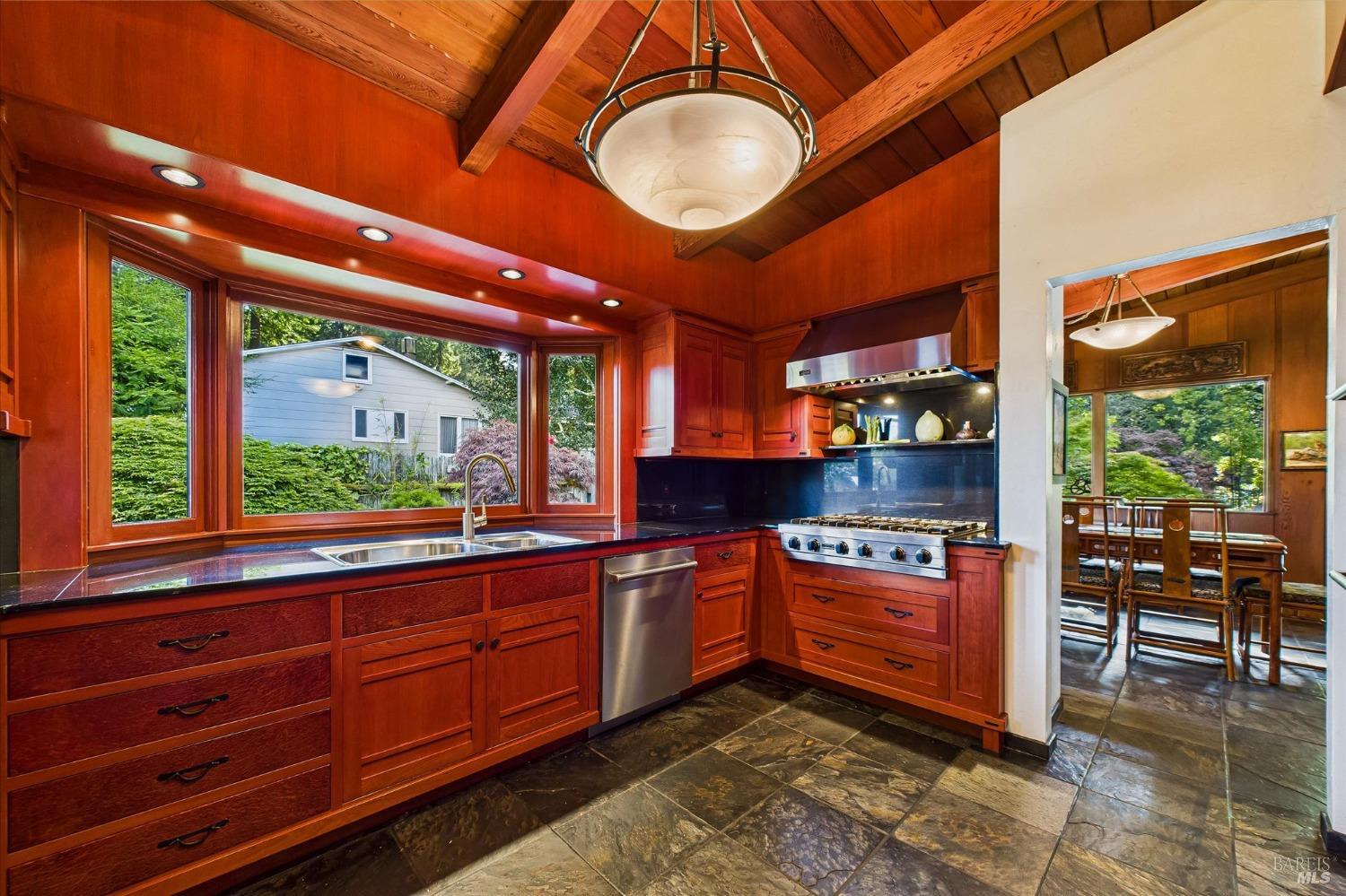 Detail Gallery Image 19 of 78 For 2300 S St, Eureka,  CA 95501 - 4 Beds | 3 Baths