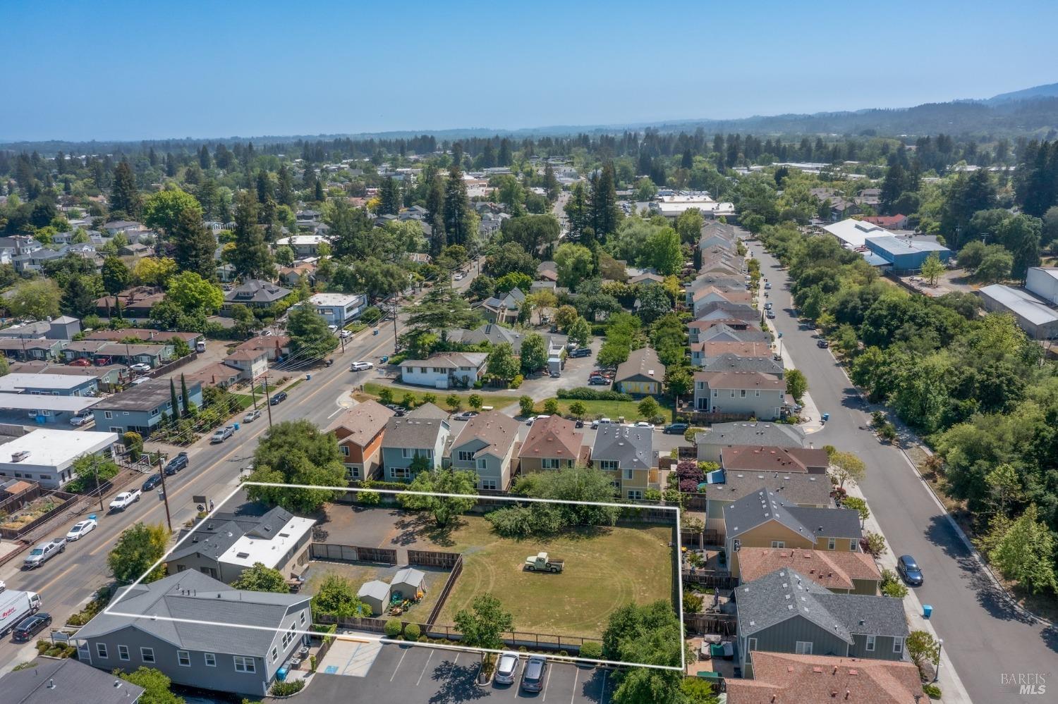 Detail Gallery Image 25 of 27 For 733 Healdsburg Ave, Healdsburg,  CA 95448 - 3 Beds | 2/2 Baths
