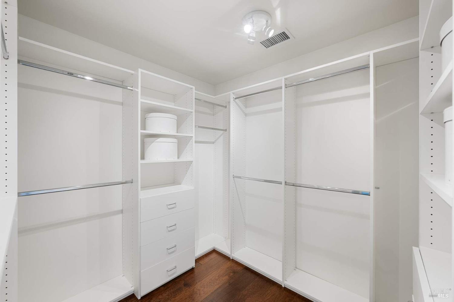 Detail Gallery Image 15 of 41 For 695 Michael Dr, Sonoma,  CA 95476 - 3 Beds | 2/1 Baths
