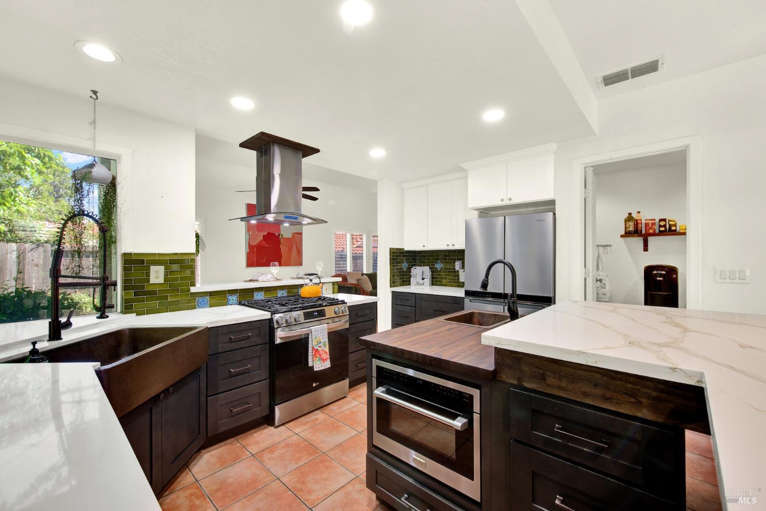 Detail Gallery Image 14 of 46 For 806 Swindon Ct, Vacaville,  CA 95688 - 5 Beds | 3 Baths