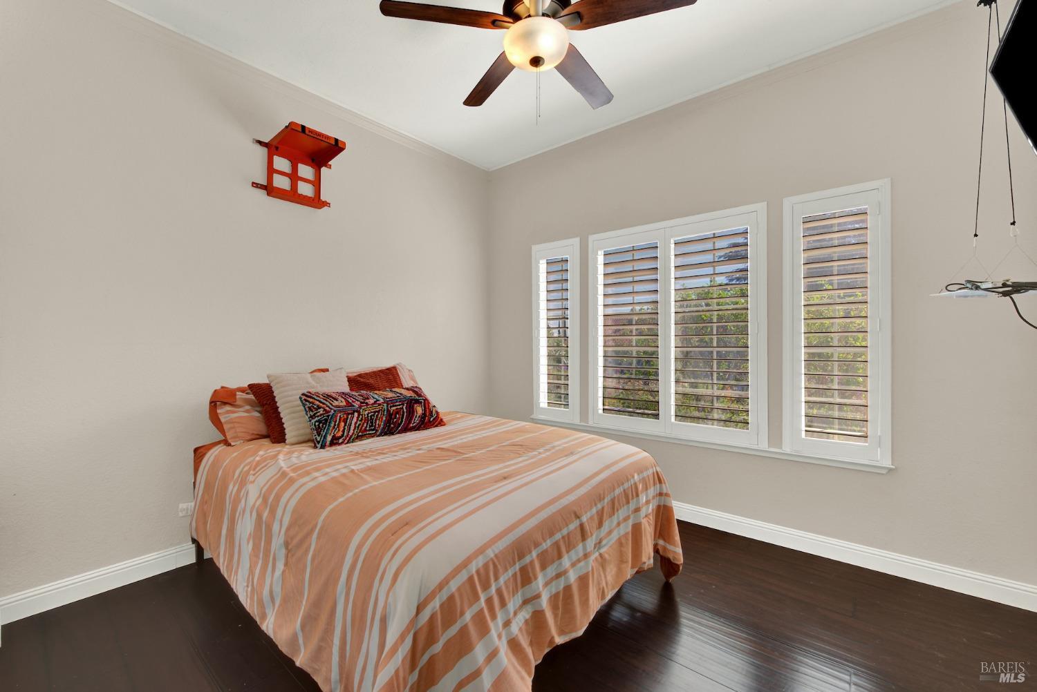 Detail Gallery Image 8 of 46 For 806 Swindon Ct, Vacaville,  CA 95688 - 5 Beds | 3 Baths