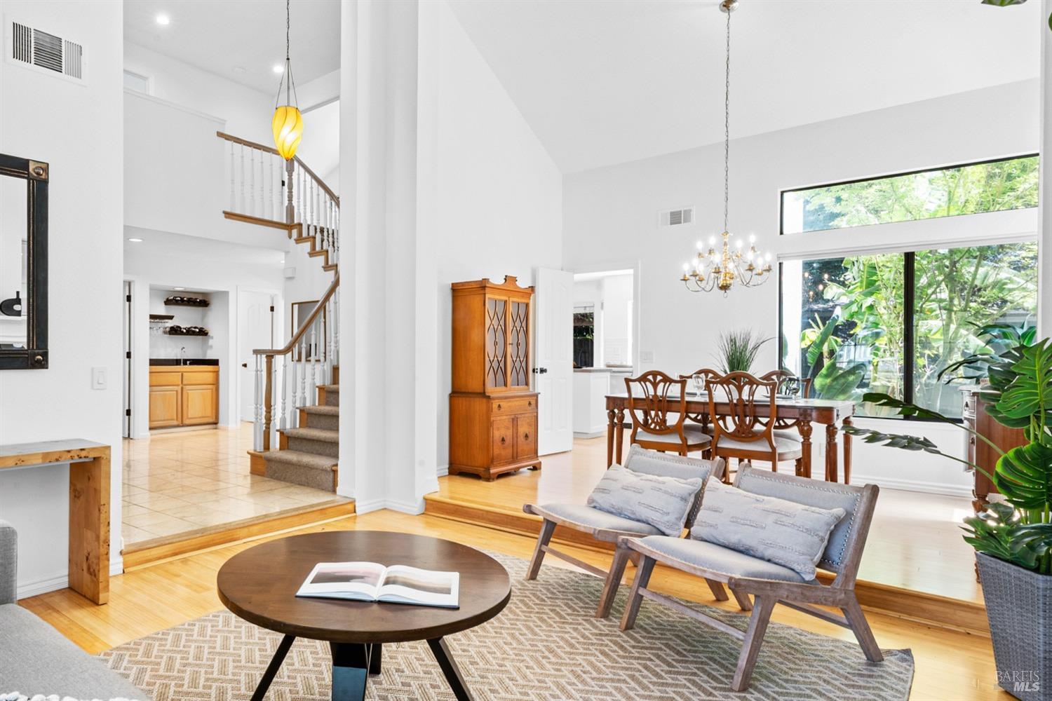 Detail Gallery Image 8 of 37 For 1315 Estates Dr, Dixon,  CA 95620 - 5 Beds | 3 Baths