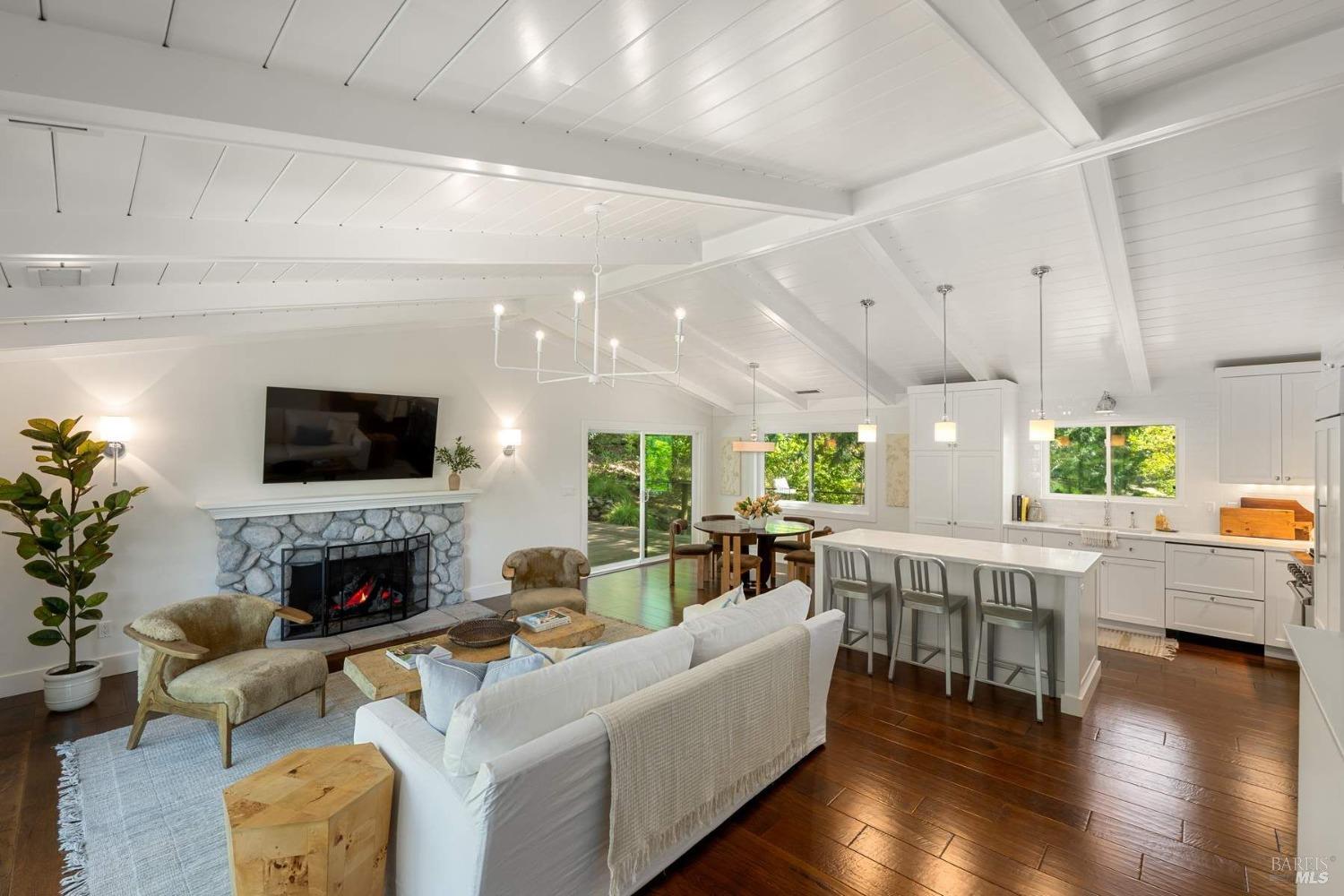 Detail Gallery Image 3 of 41 For 695 Michael Dr, Sonoma,  CA 95476 - 3 Beds | 2/1 Baths