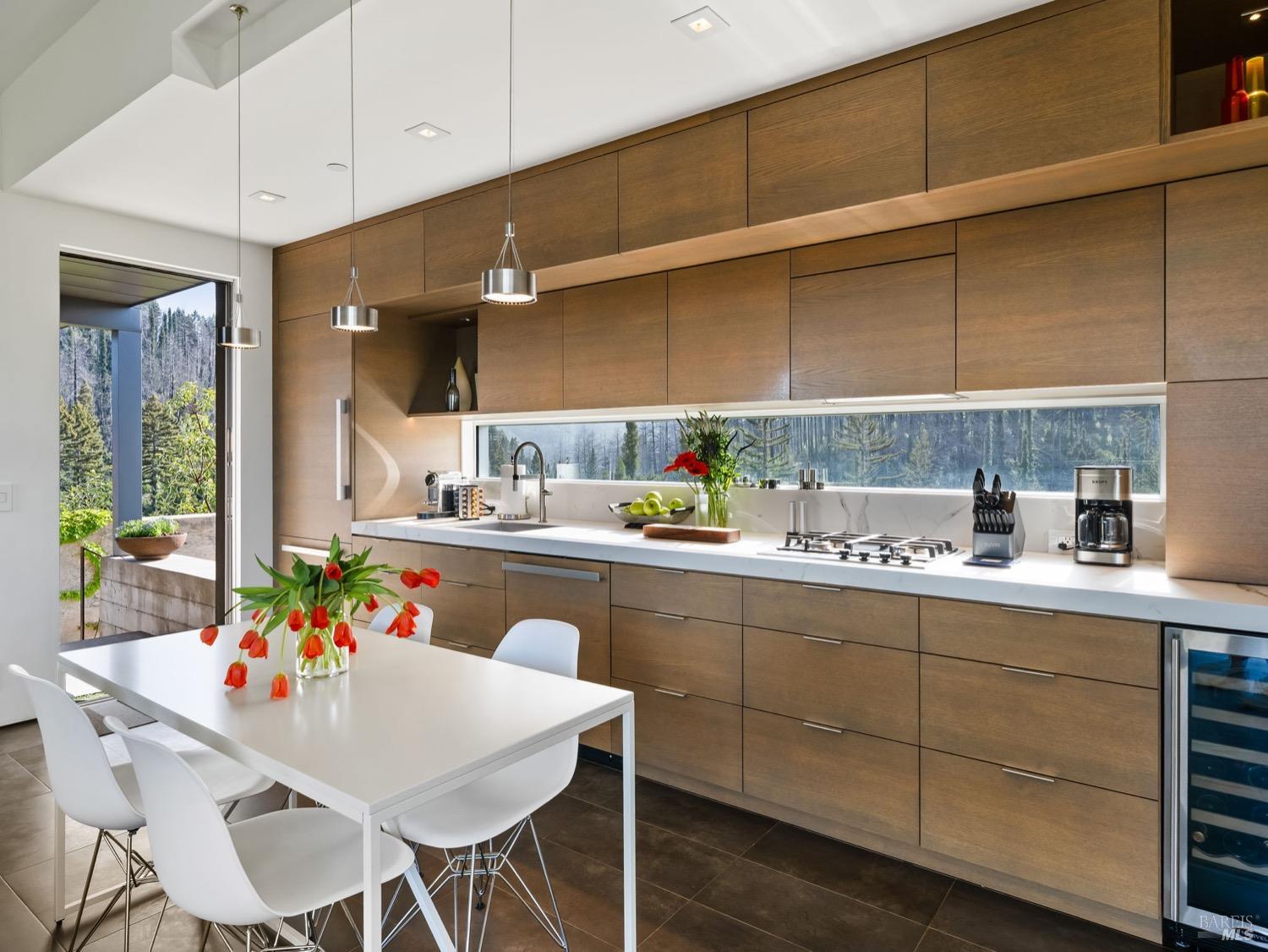 Detail Gallery Image 8 of 44 For 8909 Mill Creek Rd, Healdsburg,  CA 95448 - 2 Beds | 2 Baths