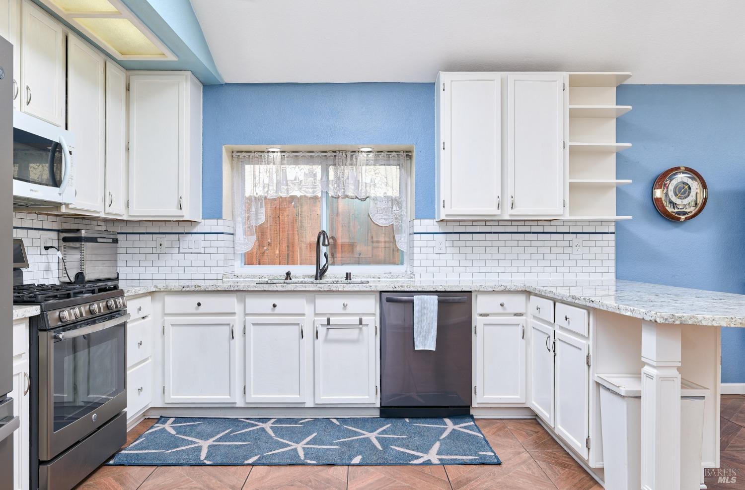 Detail Gallery Image 8 of 25 For 919 Cedar Brook Ln, Vacaville,  CA 95689 - 3 Beds | 2 Baths