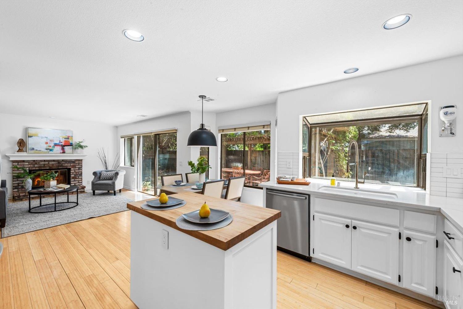 Detail Gallery Image 17 of 37 For 1315 Estates Dr, Dixon,  CA 95620 - 5 Beds | 3 Baths