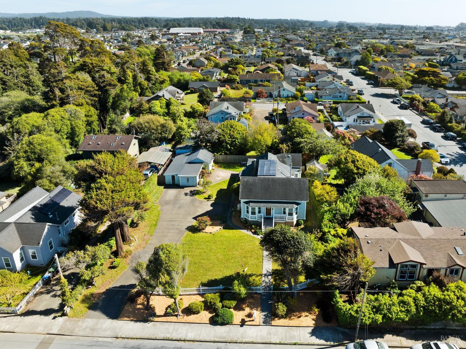 Detail Gallery Image 2 of 32 For 822 E Laurel St, Fort Bragg,  CA 95437 - 3 Beds | 3 Baths