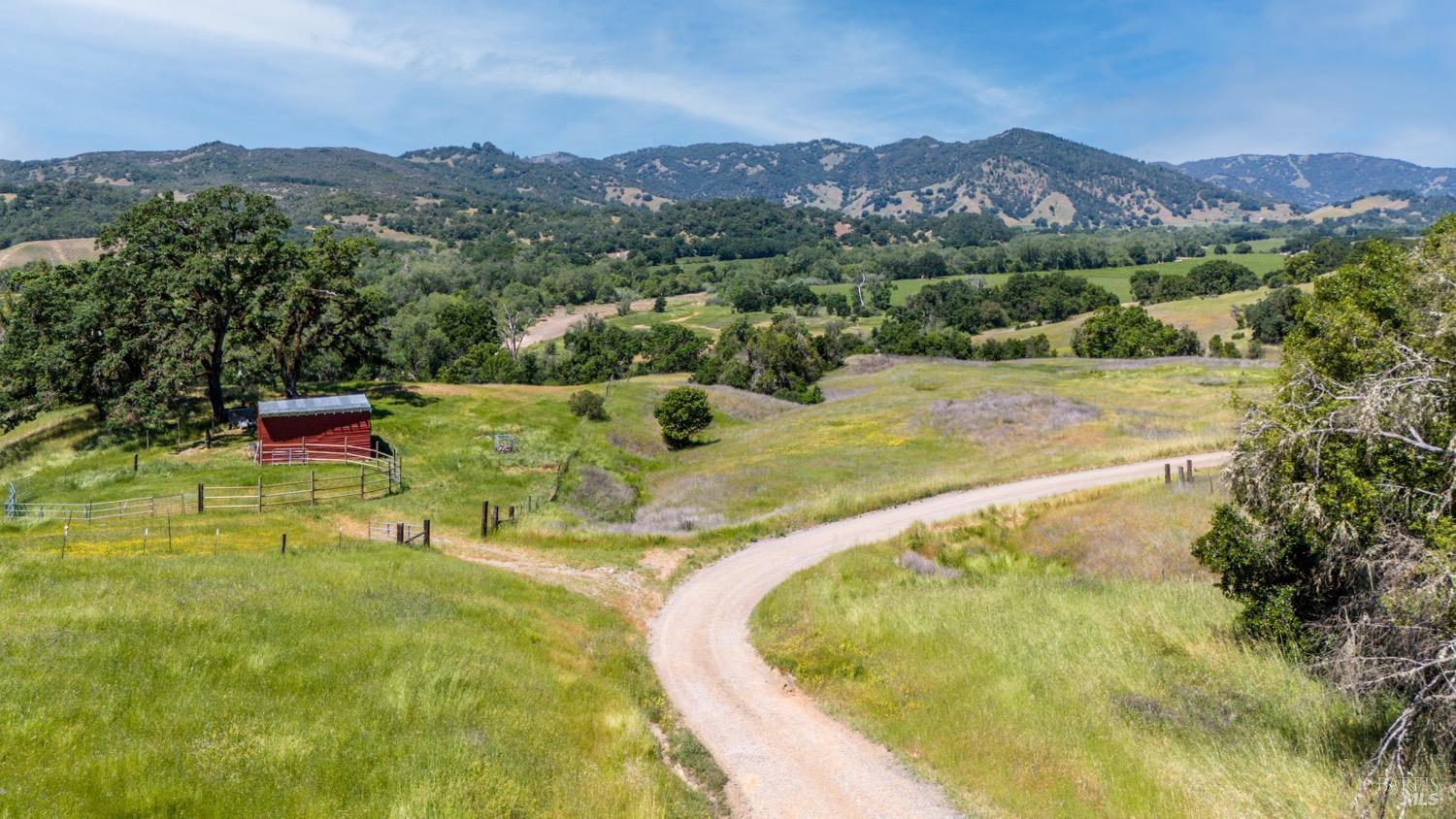 Detail Gallery Image 10 of 57 For 11755 Old River Rd, Hopland,  CA 95449 - 4 Beds | 2/1 Baths