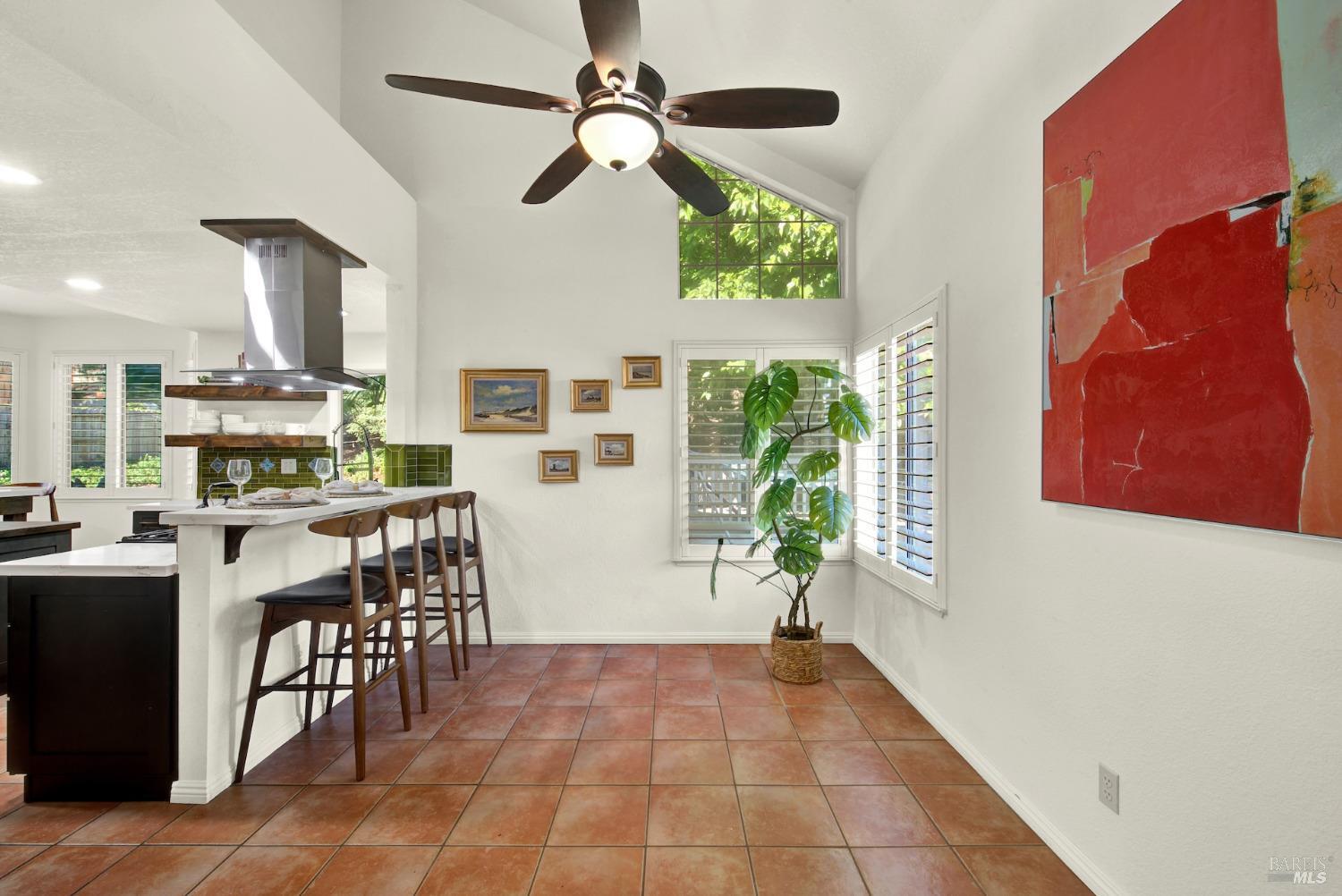 Detail Gallery Image 11 of 46 For 806 Swindon Ct, Vacaville,  CA 95688 - 5 Beds | 3 Baths