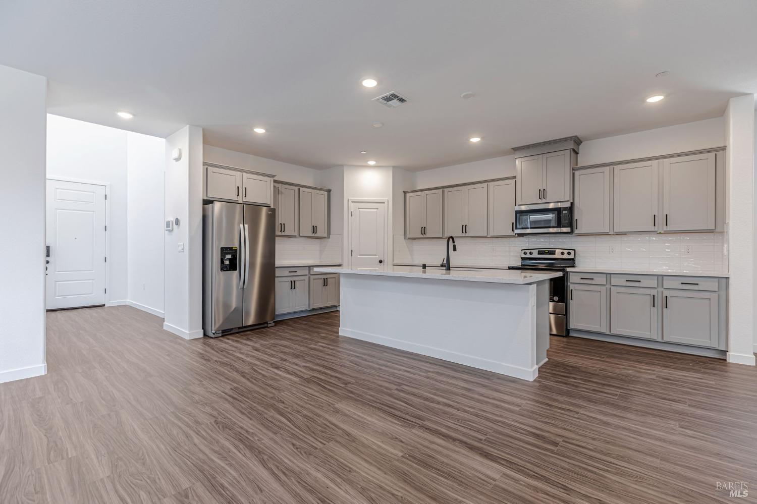 Detail Gallery Image 2 of 13 For 9005 Camino Colegio Rd, Rohnert Park,  CA 94928 - 4 Beds | 3 Baths