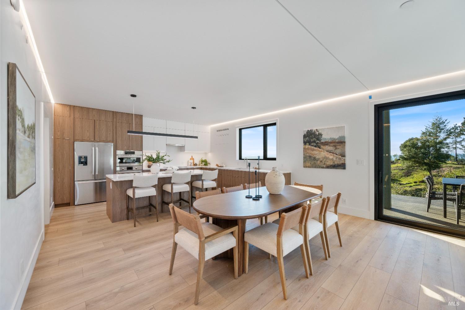 Detail Gallery Image 7 of 38 For 3715 Giorno Ct, Santa Rosa,  CA 95404 - 5 Beds | 3/1 Baths