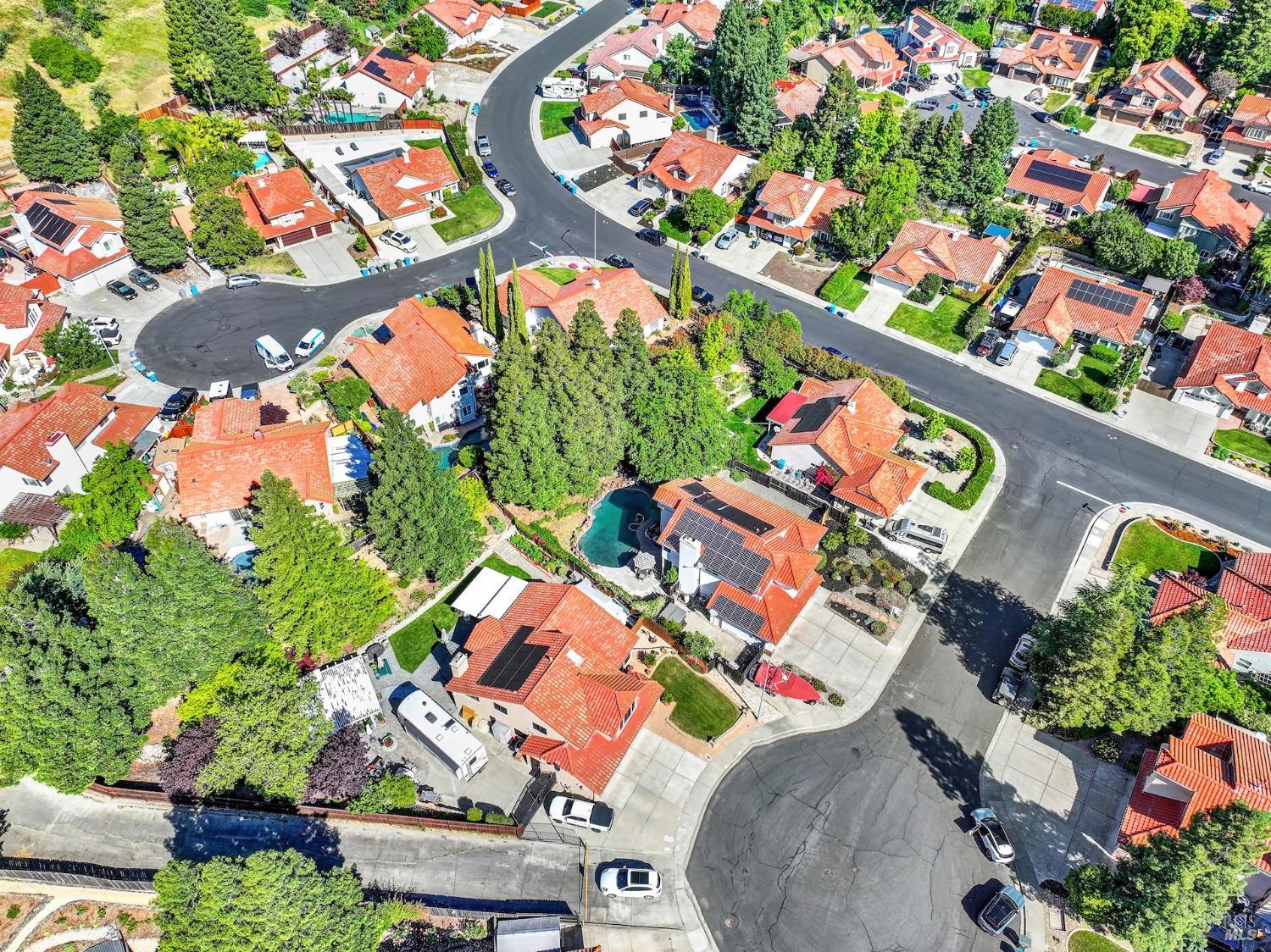 Detail Gallery Image 5 of 46 For 806 Swindon Ct, Vacaville,  CA 95688 - 5 Beds | 3 Baths