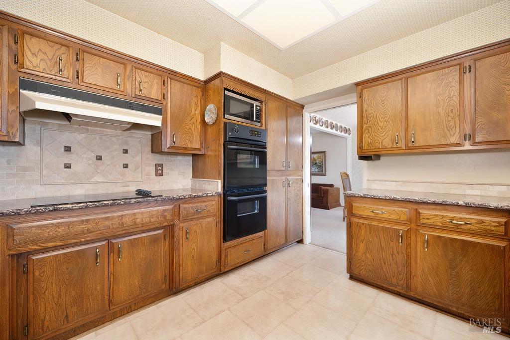 Detail Gallery Image 8 of 61 For 511 Wellington Way, Vacaville,  CA 95688 - 4 Beds | 2/1 Baths