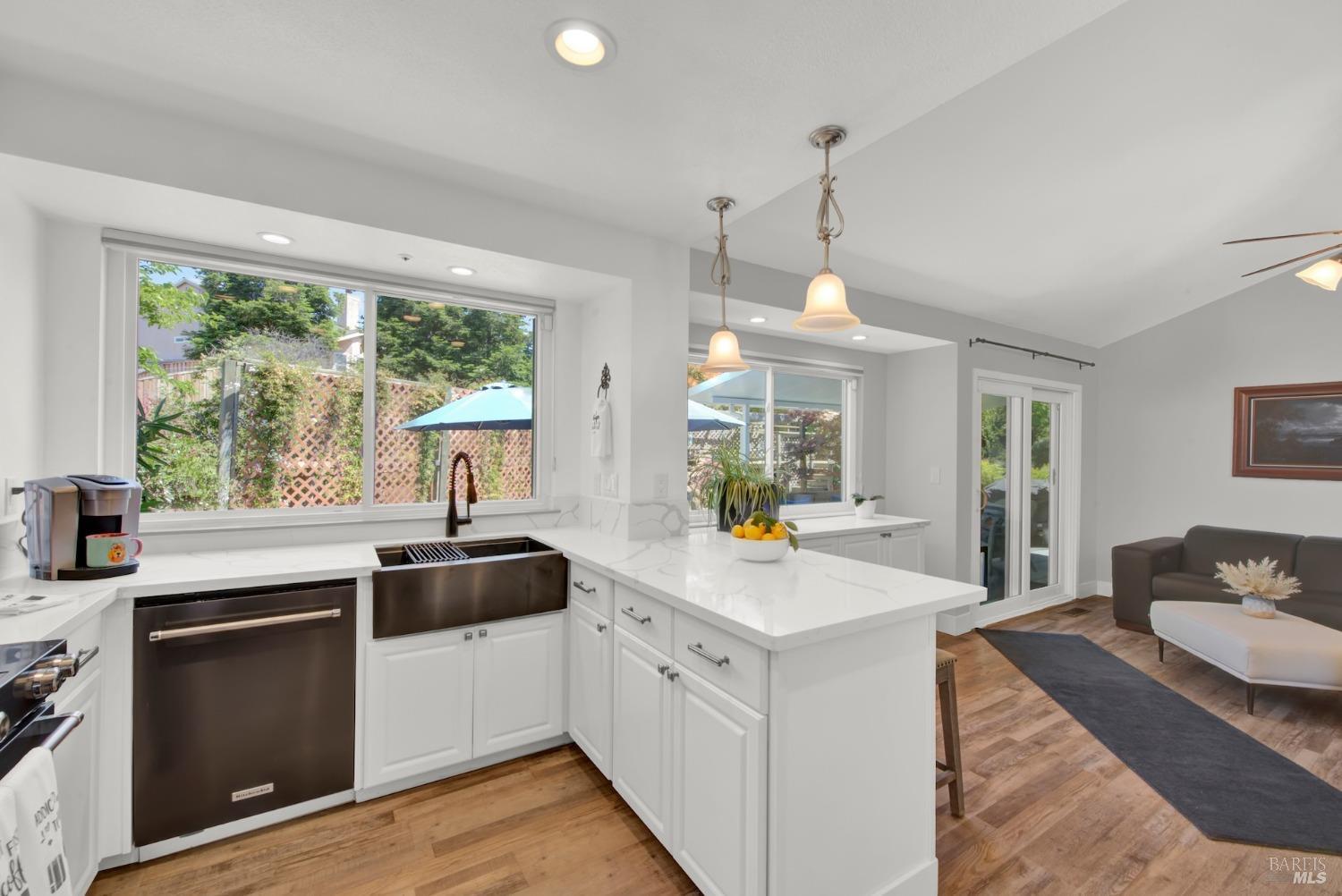 Detail Gallery Image 10 of 57 For 280 Park St, Concord,  CA 94520 - 4 Beds | 2 Baths