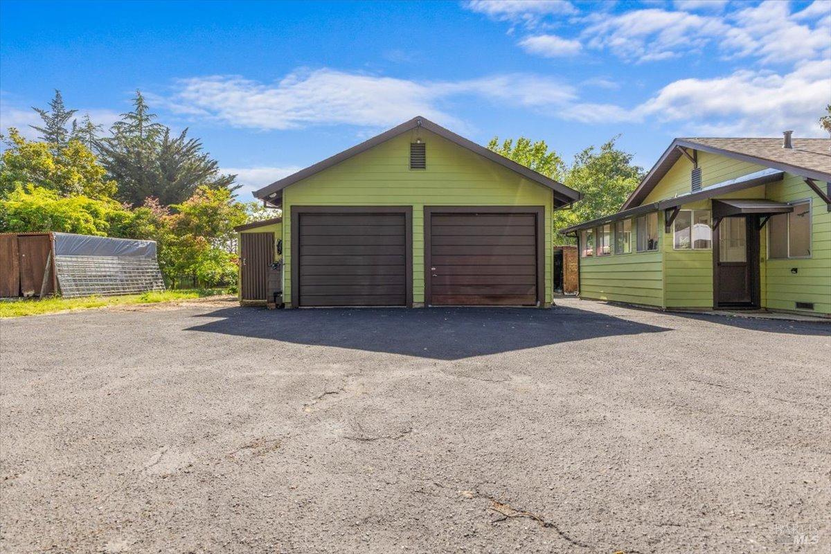 Detail Gallery Image 37 of 39 For 8045 Whited Rd, Sebastopol,  CA 95472 - 2 Beds | 1 Baths