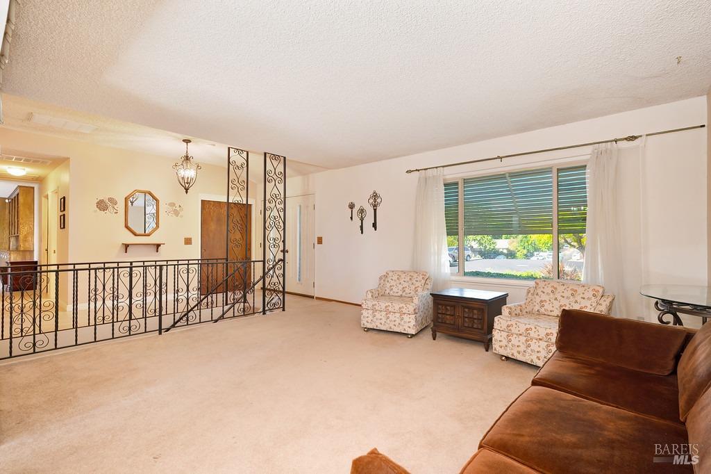 Detail Gallery Image 4 of 61 For 511 Wellington Way, Vacaville,  CA 95688 - 4 Beds | 2/1 Baths