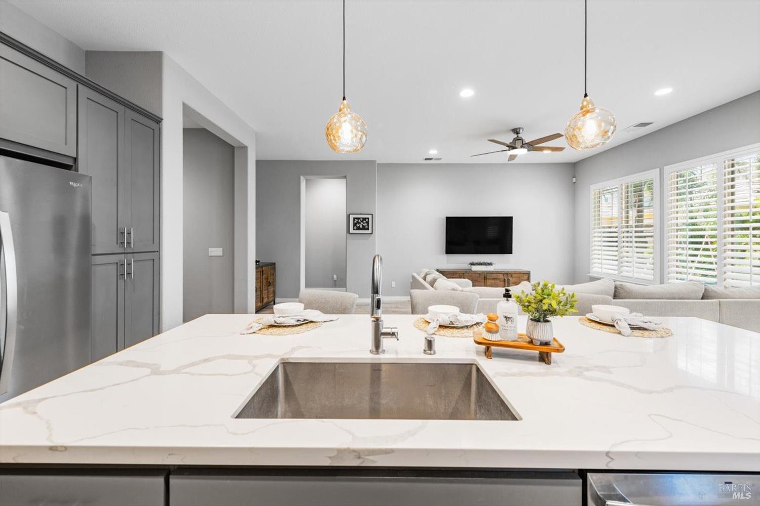Detail Gallery Image 10 of 58 For 1080 Columbia Dr, Dixon,  CA 95620 - 3 Beds | 2/1 Baths
