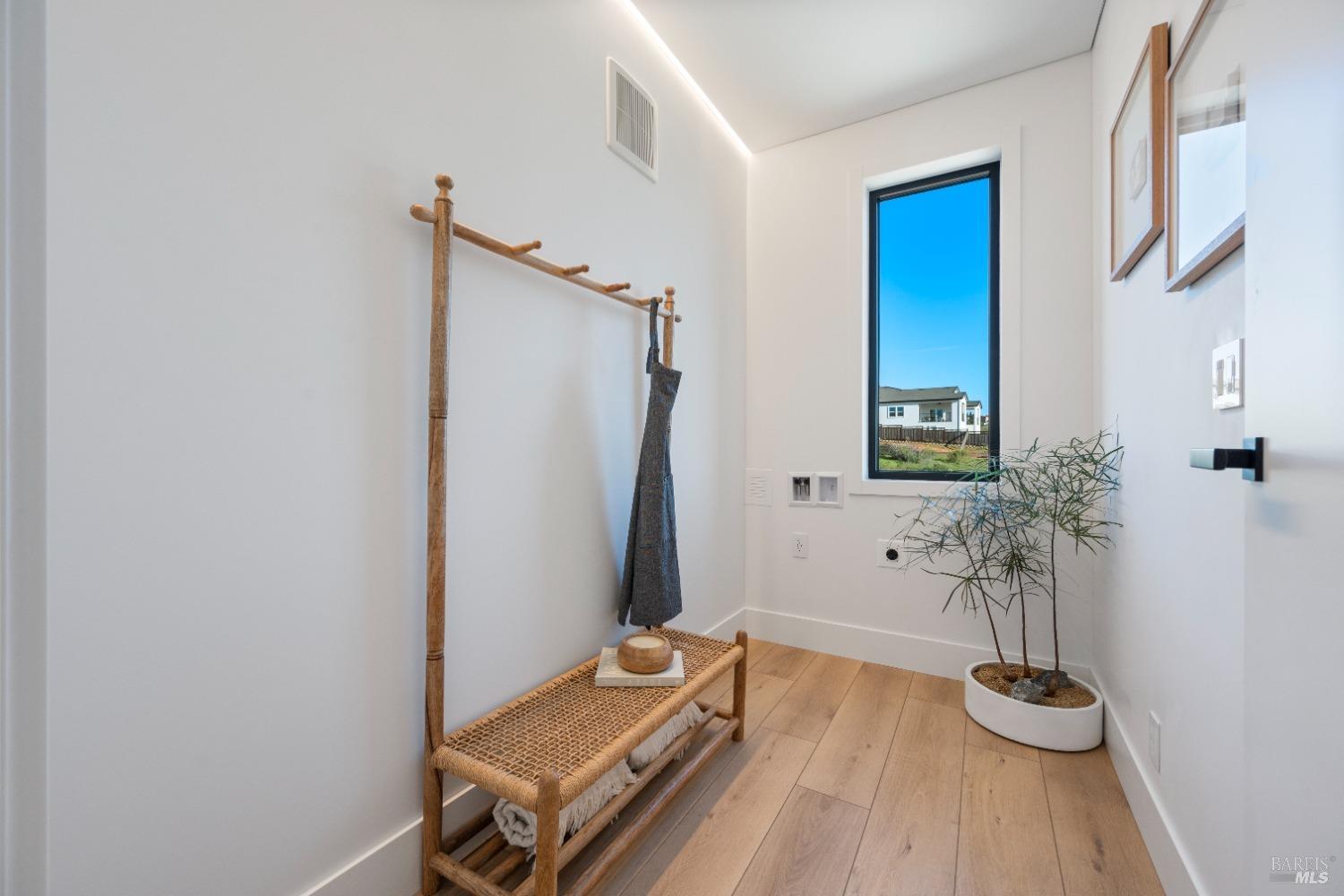 Detail Gallery Image 31 of 38 For 3715 Giorno Ct, Santa Rosa,  CA 95404 - 5 Beds | 3/1 Baths
