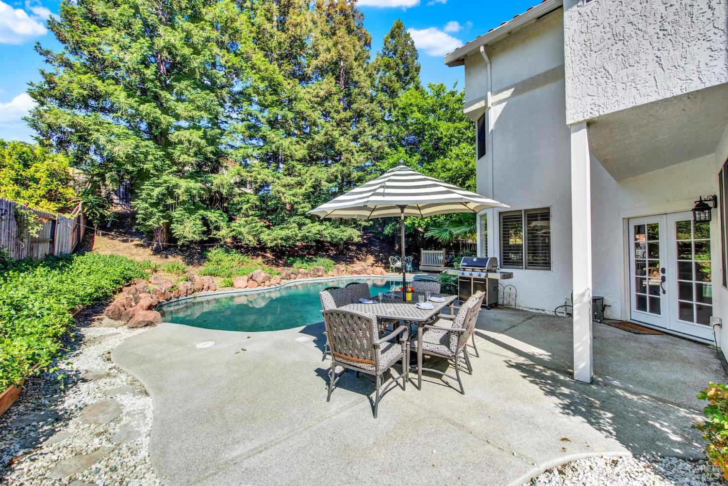 Detail Gallery Image 37 of 46 For 806 Swindon Ct, Vacaville,  CA 95688 - 5 Beds | 3 Baths