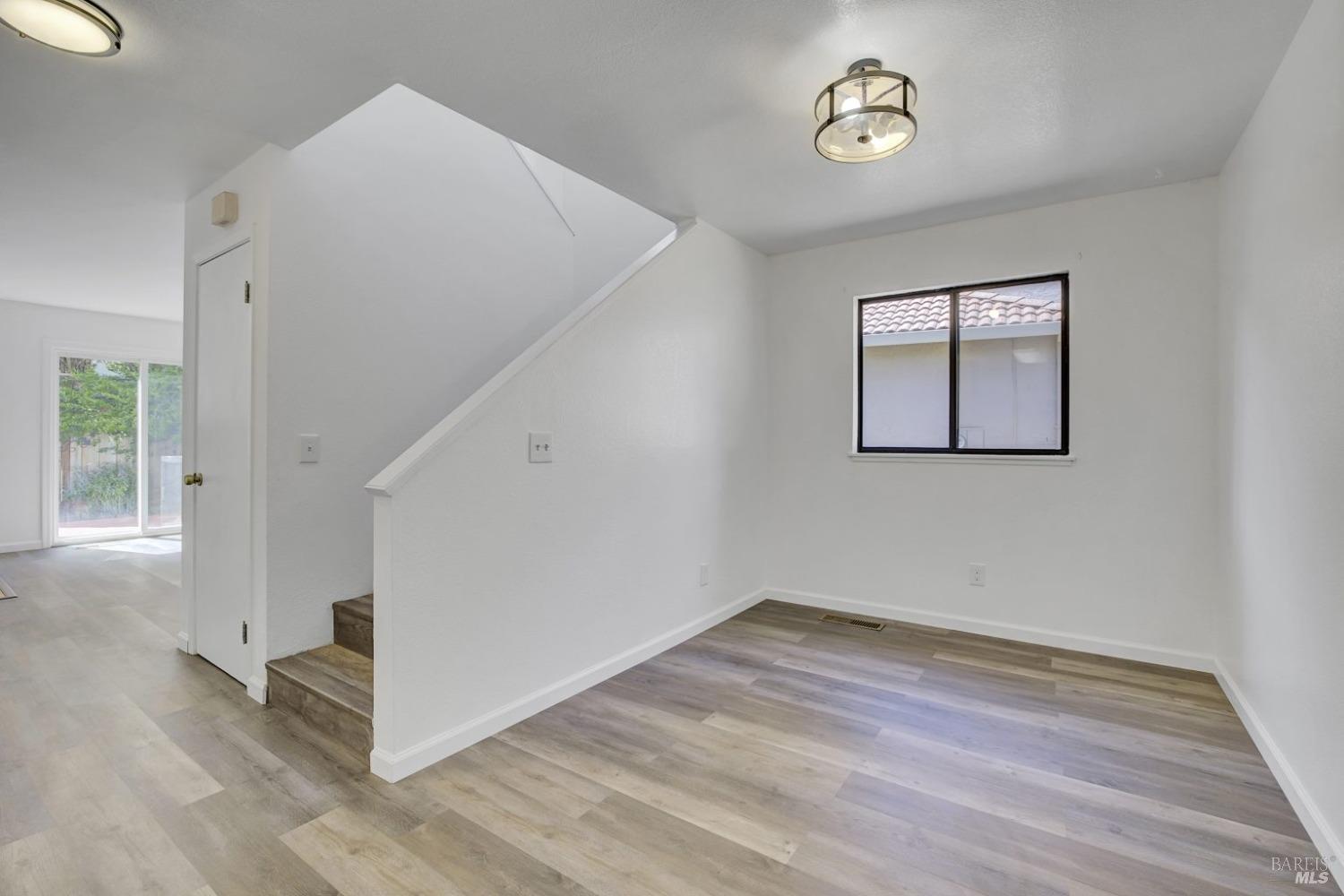 Detail Gallery Image 7 of 33 For 35 Freedom Pl, Rohnert Park,  CA 94928 - 3 Beds | 2 Baths