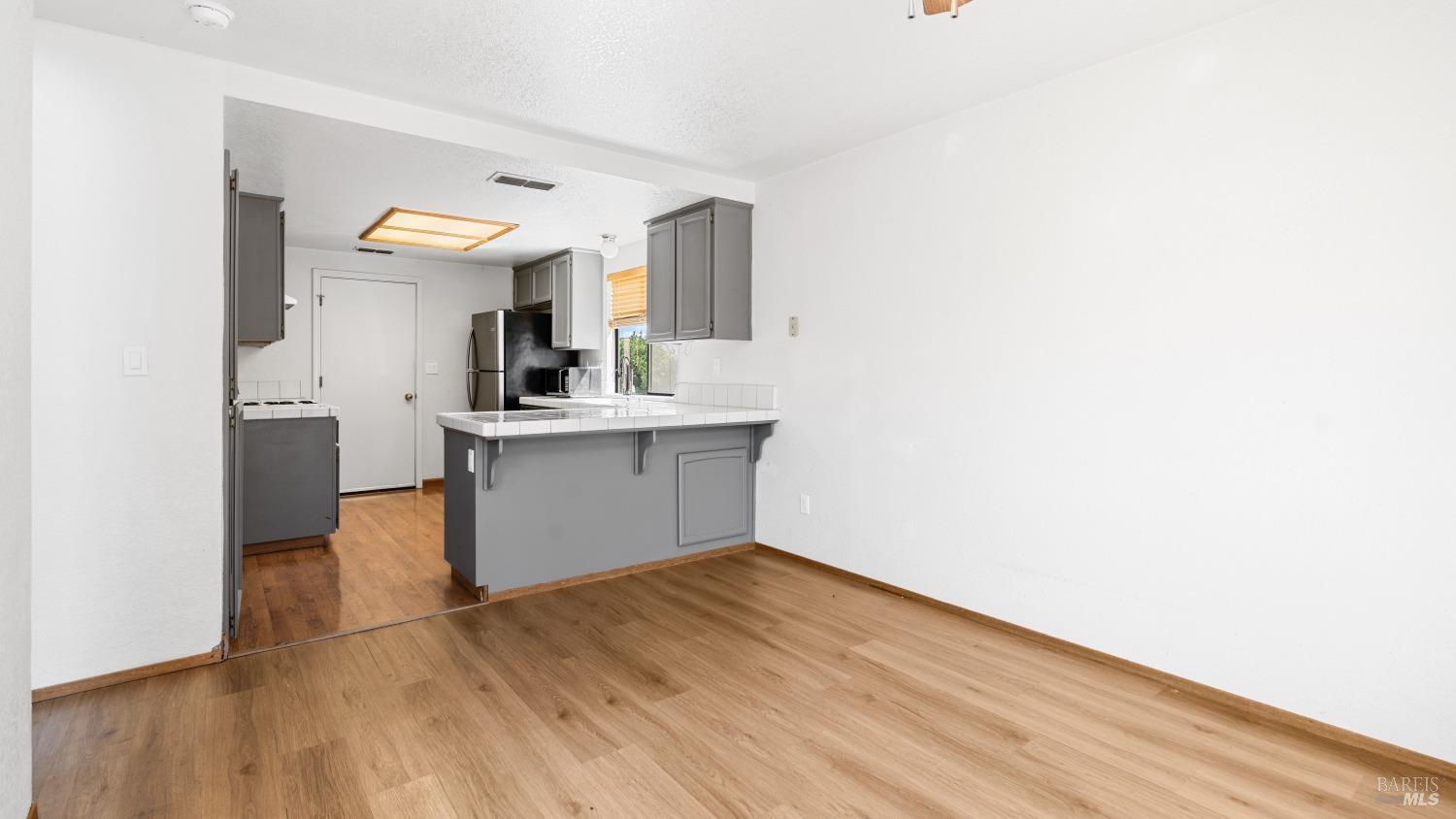 Detail Gallery Image 11 of 36 For 833 Morissette Way, Vacaville,  CA 95687 - 3 Beds | 2/1 Baths
