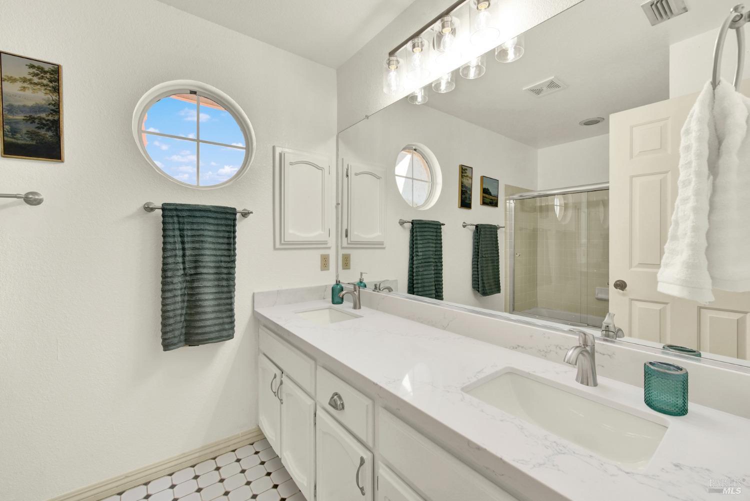 Detail Gallery Image 31 of 46 For 806 Swindon Ct, Vacaville,  CA 95688 - 5 Beds | 3 Baths