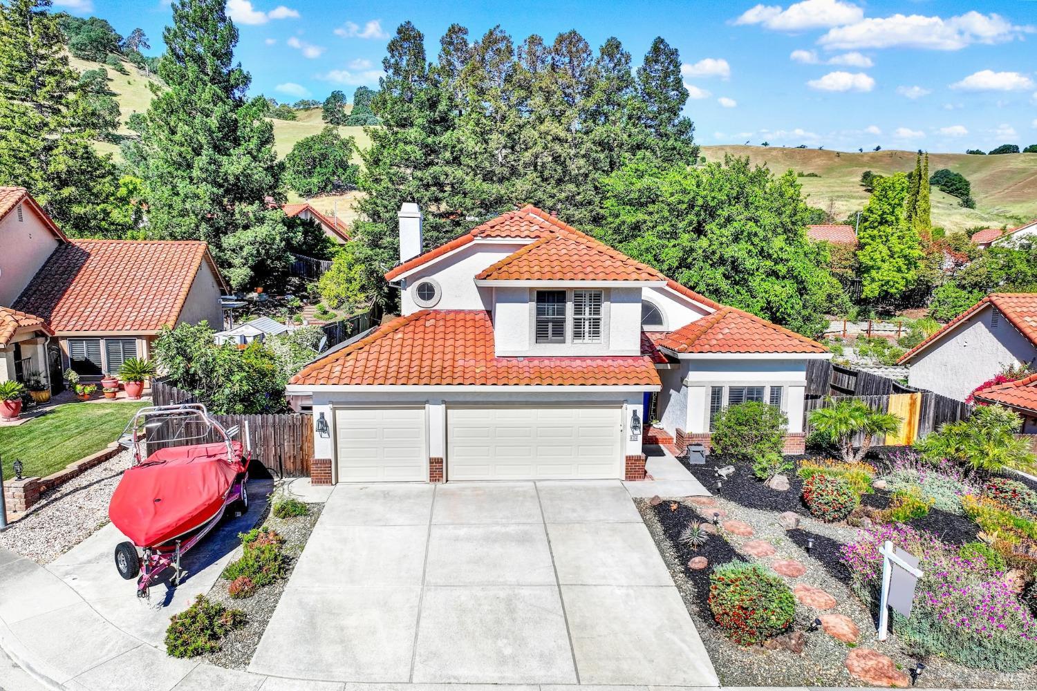 Detail Gallery Image 2 of 46 For 806 Swindon Ct, Vacaville,  CA 95688 - 5 Beds | 3 Baths