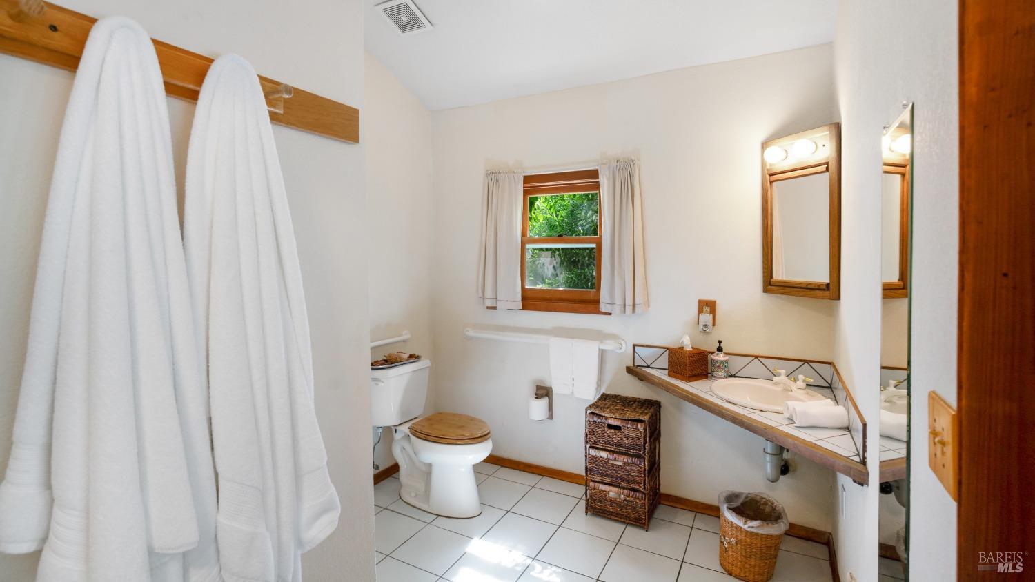 Detail Gallery Image 26 of 60 For 24019 Hilderbrand Rd, Middletown,  CA 95461 - 6 Beds | 2/3 Baths