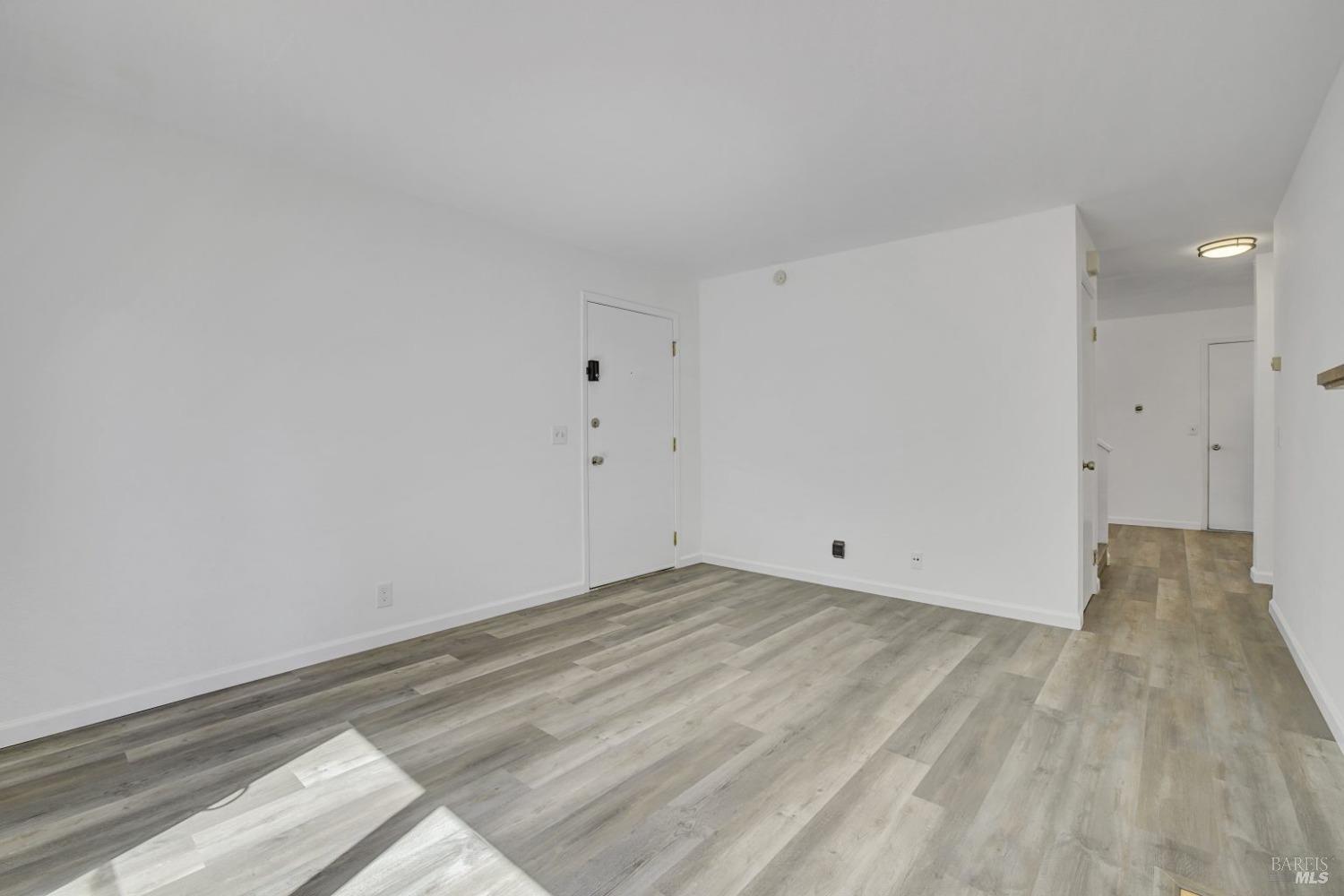 Detail Gallery Image 5 of 33 For 35 Freedom Pl, Rohnert Park,  CA 94928 - 3 Beds | 2 Baths