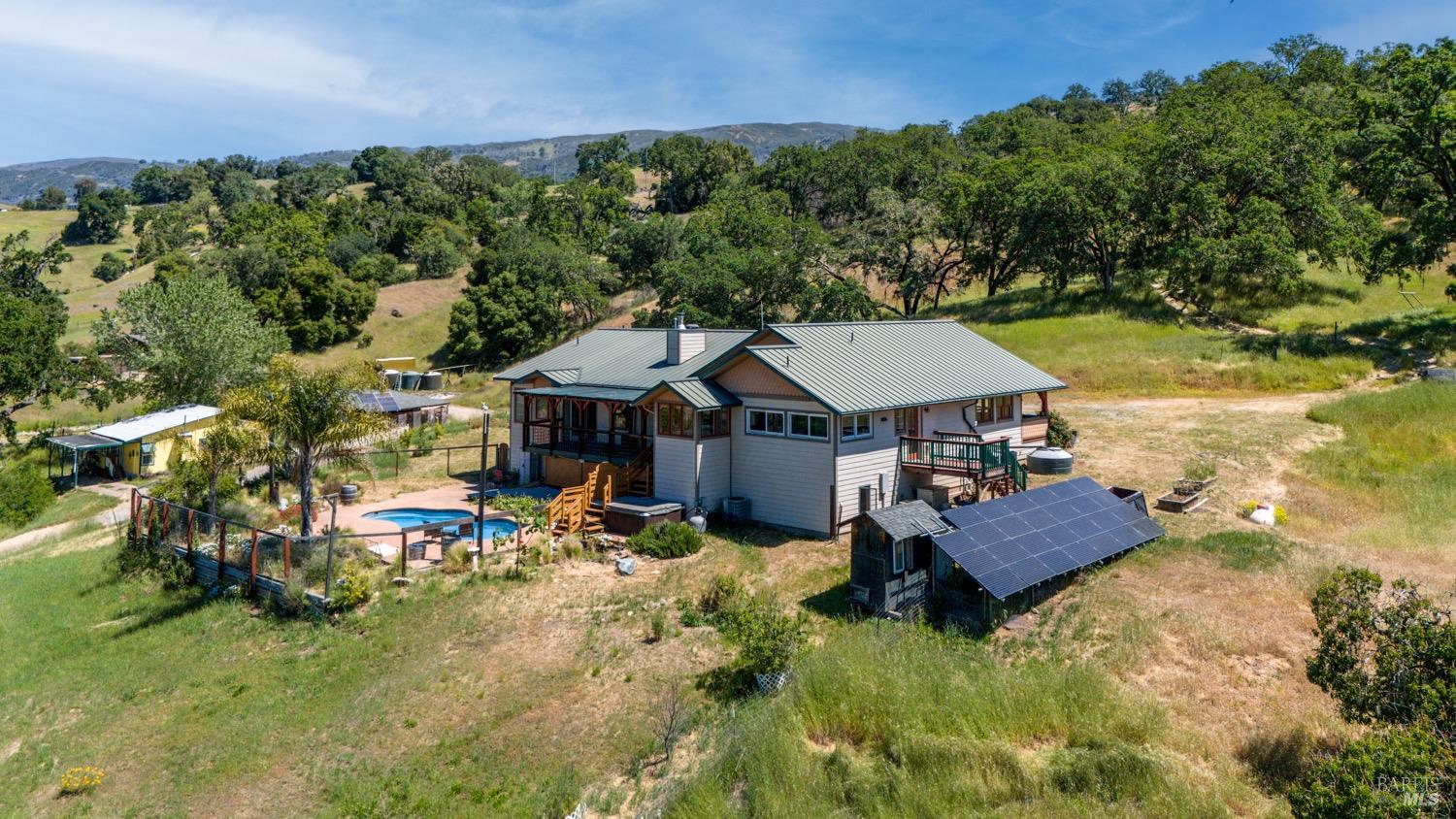 Detail Gallery Image 4 of 57 For 11755 Old River Rd, Hopland,  CA 95449 - 4 Beds | 2/1 Baths