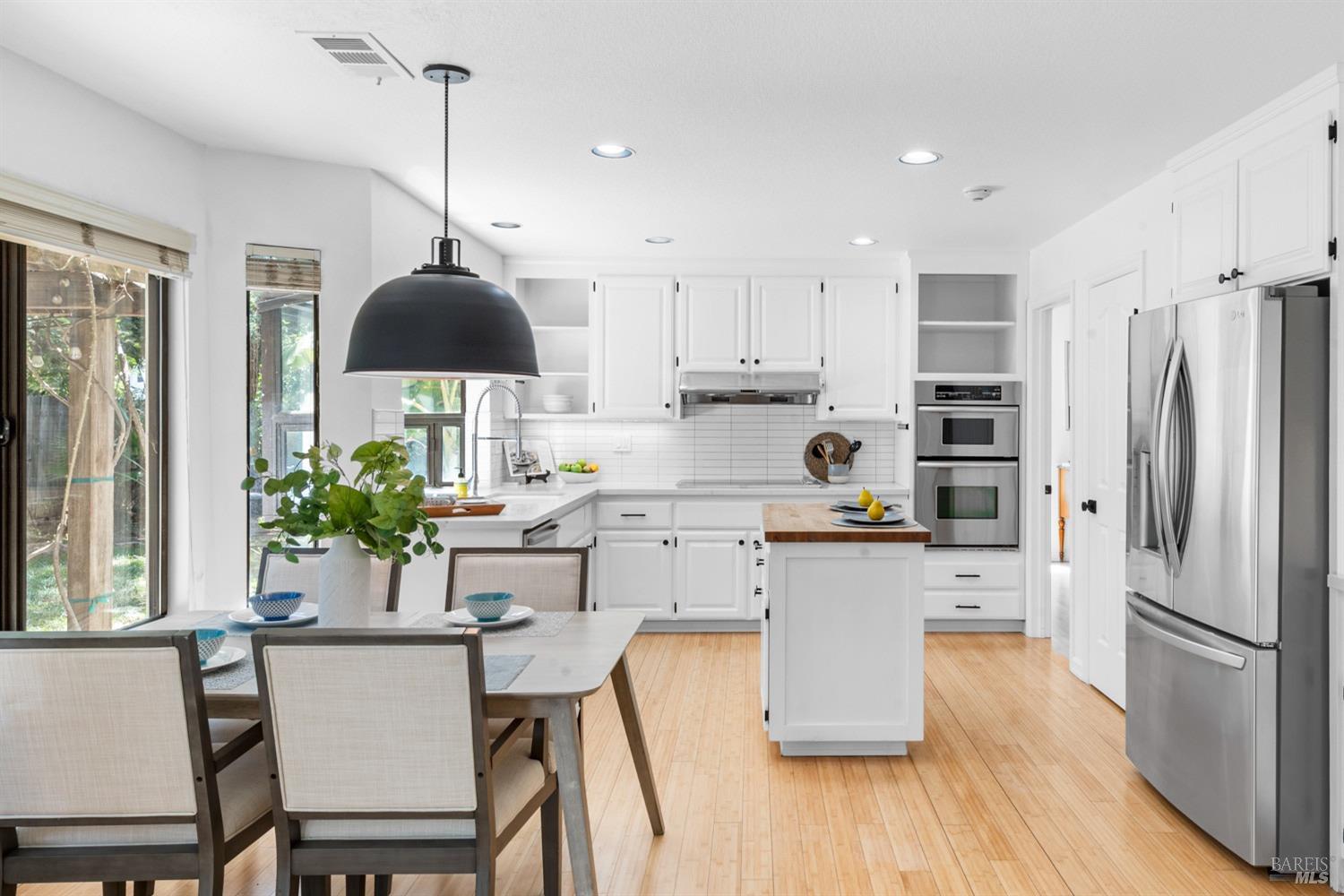 Detail Gallery Image 12 of 37 For 1315 Estates Dr, Dixon,  CA 95620 - 5 Beds | 3 Baths