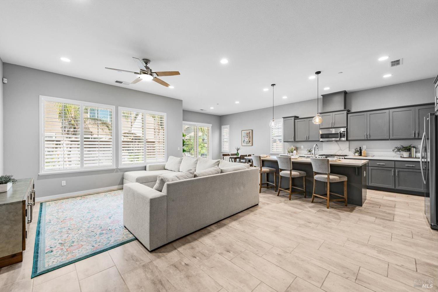 Detail Gallery Image 13 of 58 For 1080 Columbia Dr, Dixon,  CA 95620 - 3 Beds | 2/1 Baths