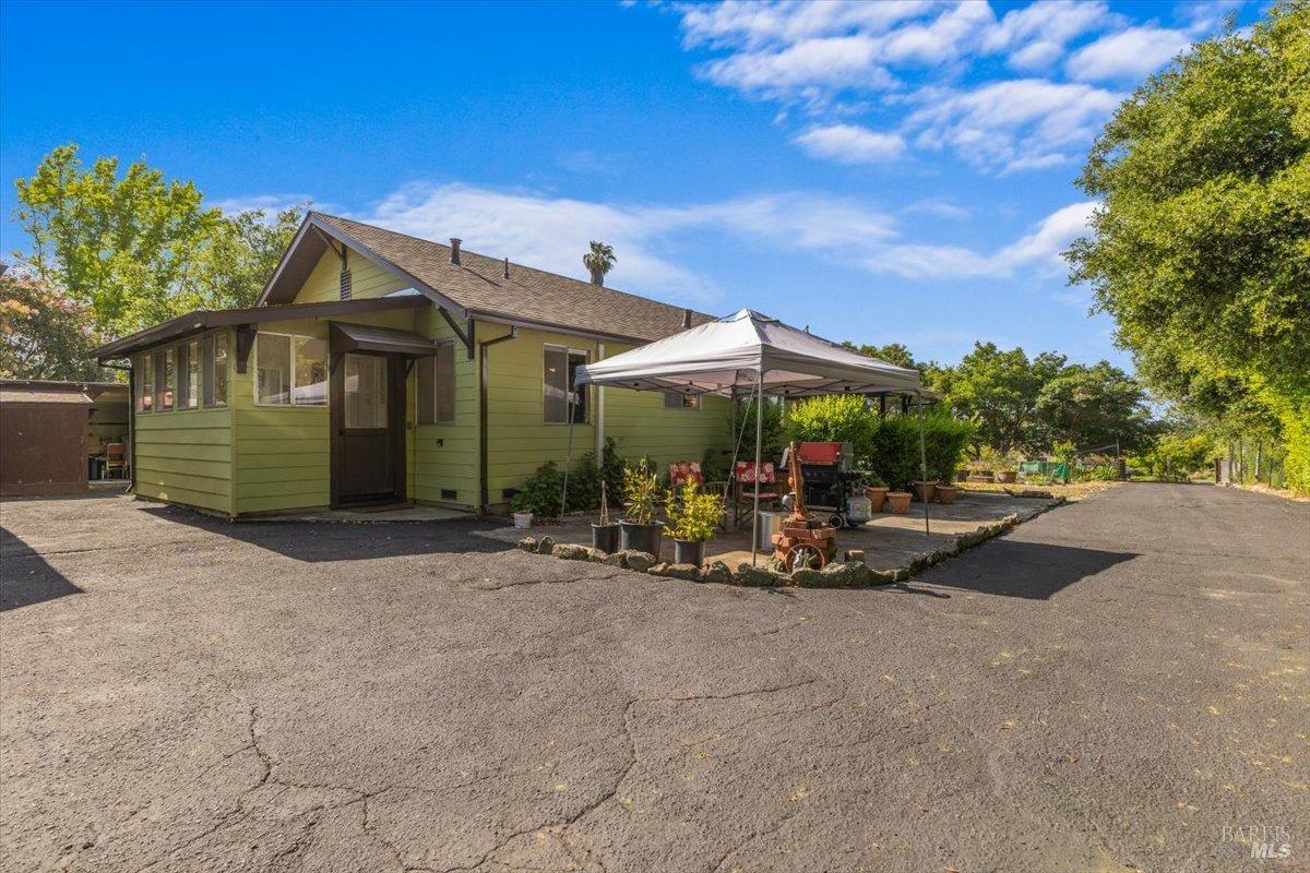 Detail Gallery Image 9 of 39 For 8045 Whited Rd, Sebastopol,  CA 95472 - 2 Beds | 1 Baths
