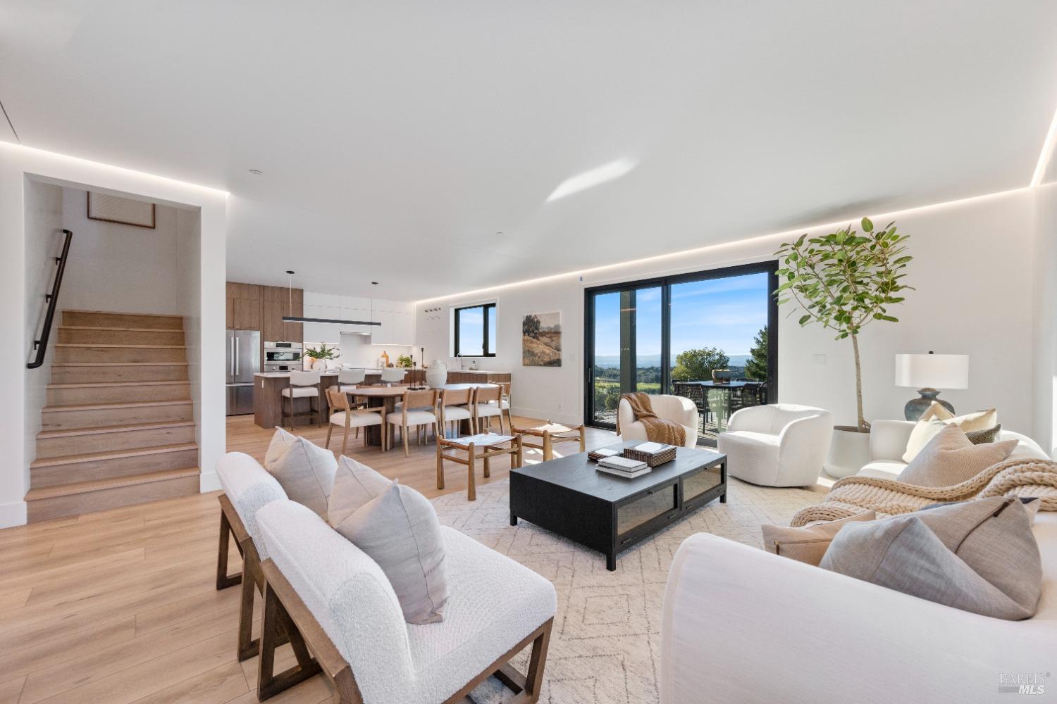 Detail Gallery Image 12 of 38 For 3715 Giorno Ct, Santa Rosa,  CA 95404 - 5 Beds | 3/1 Baths