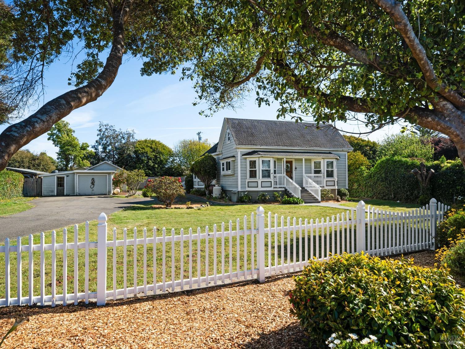 Detail Gallery Image 1 of 32 For 822 E Laurel St, Fort Bragg,  CA 95437 - 3 Beds | 3 Baths