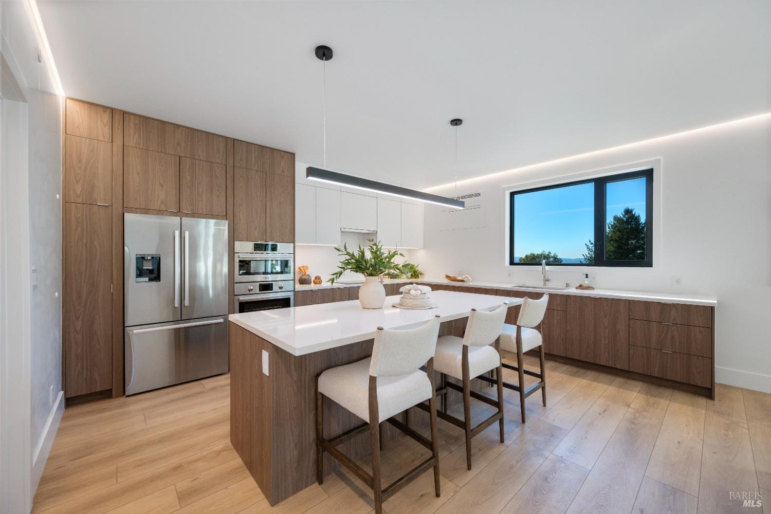 Detail Gallery Image 10 of 38 For 3715 Giorno Ct, Santa Rosa,  CA 95404 - 5 Beds | 3/1 Baths