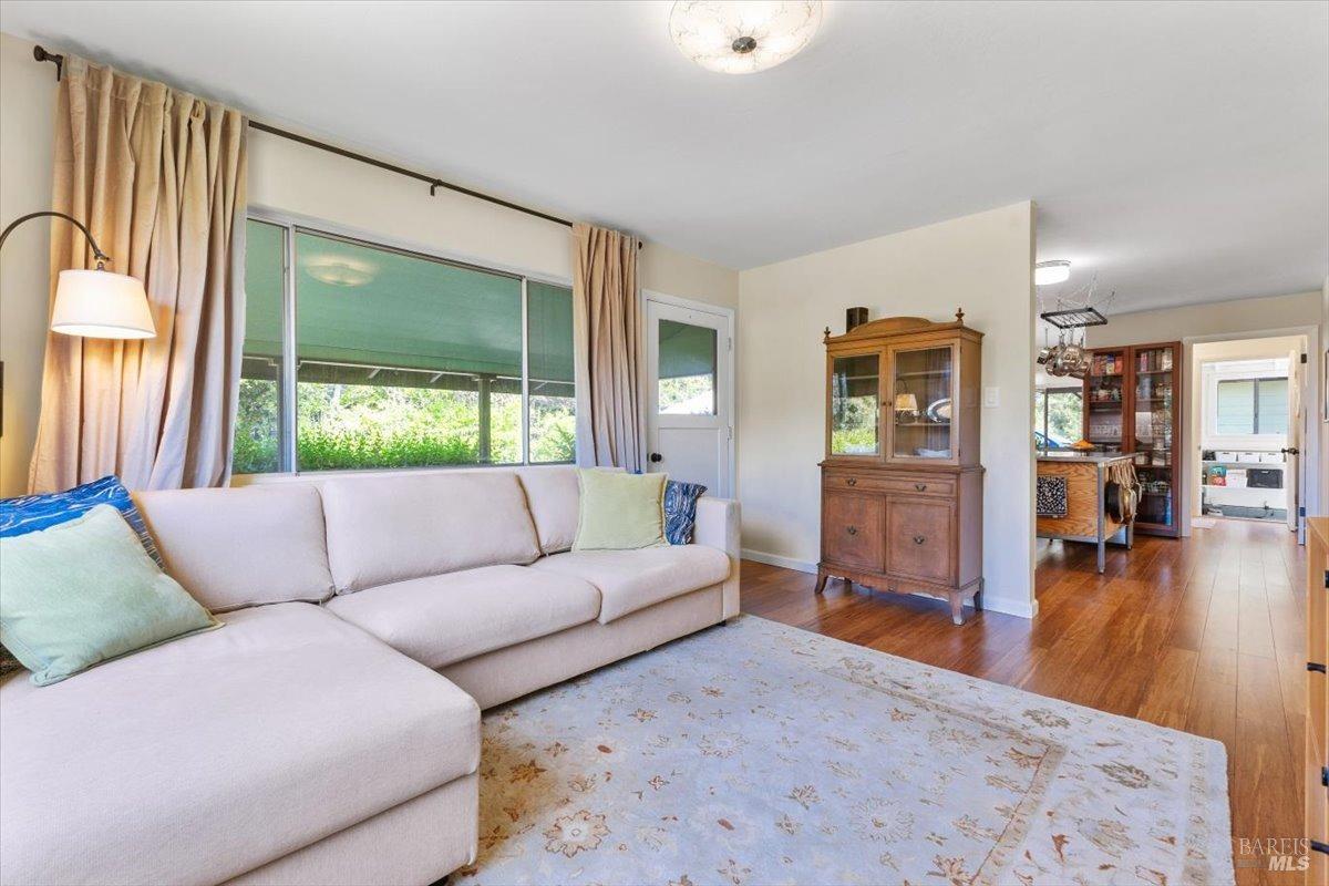 Detail Gallery Image 15 of 39 For 8045 Whited Rd, Sebastopol,  CA 95472 - 2 Beds | 1 Baths