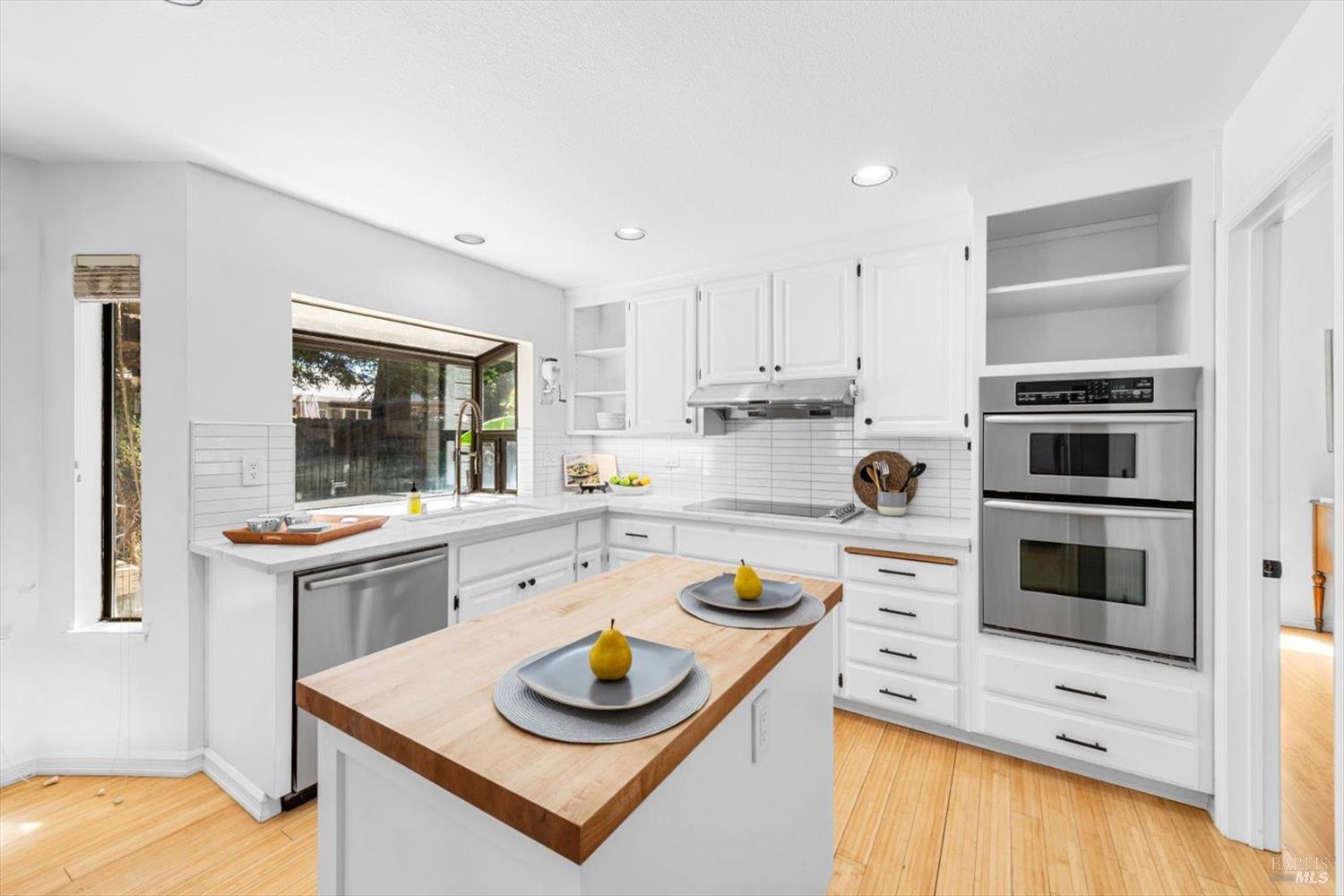 Detail Gallery Image 14 of 37 For 1315 Estates Dr, Dixon,  CA 95620 - 5 Beds | 3 Baths