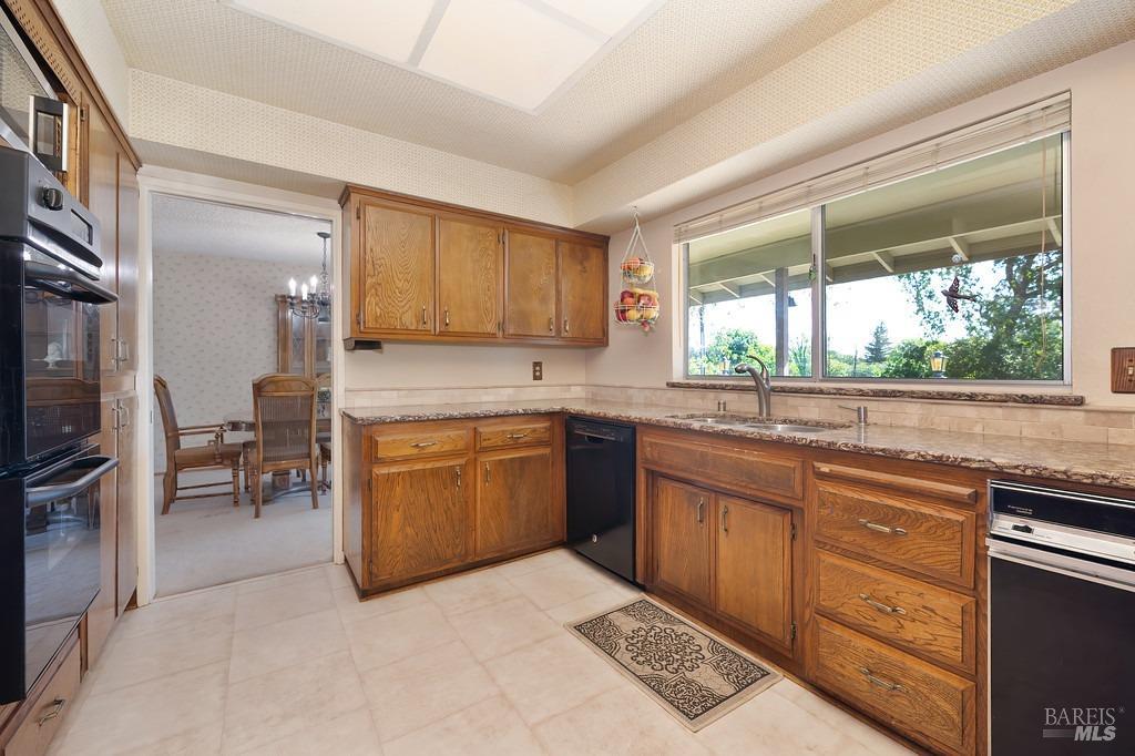 Detail Gallery Image 9 of 61 For 511 Wellington Way, Vacaville,  CA 95688 - 4 Beds | 2/1 Baths