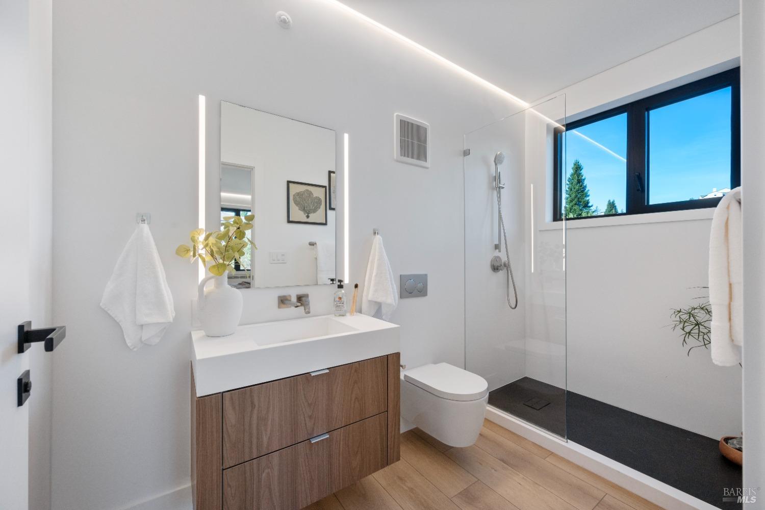 Detail Gallery Image 18 of 38 For 3715 Giorno Ct, Santa Rosa,  CA 95404 - 5 Beds | 3/1 Baths